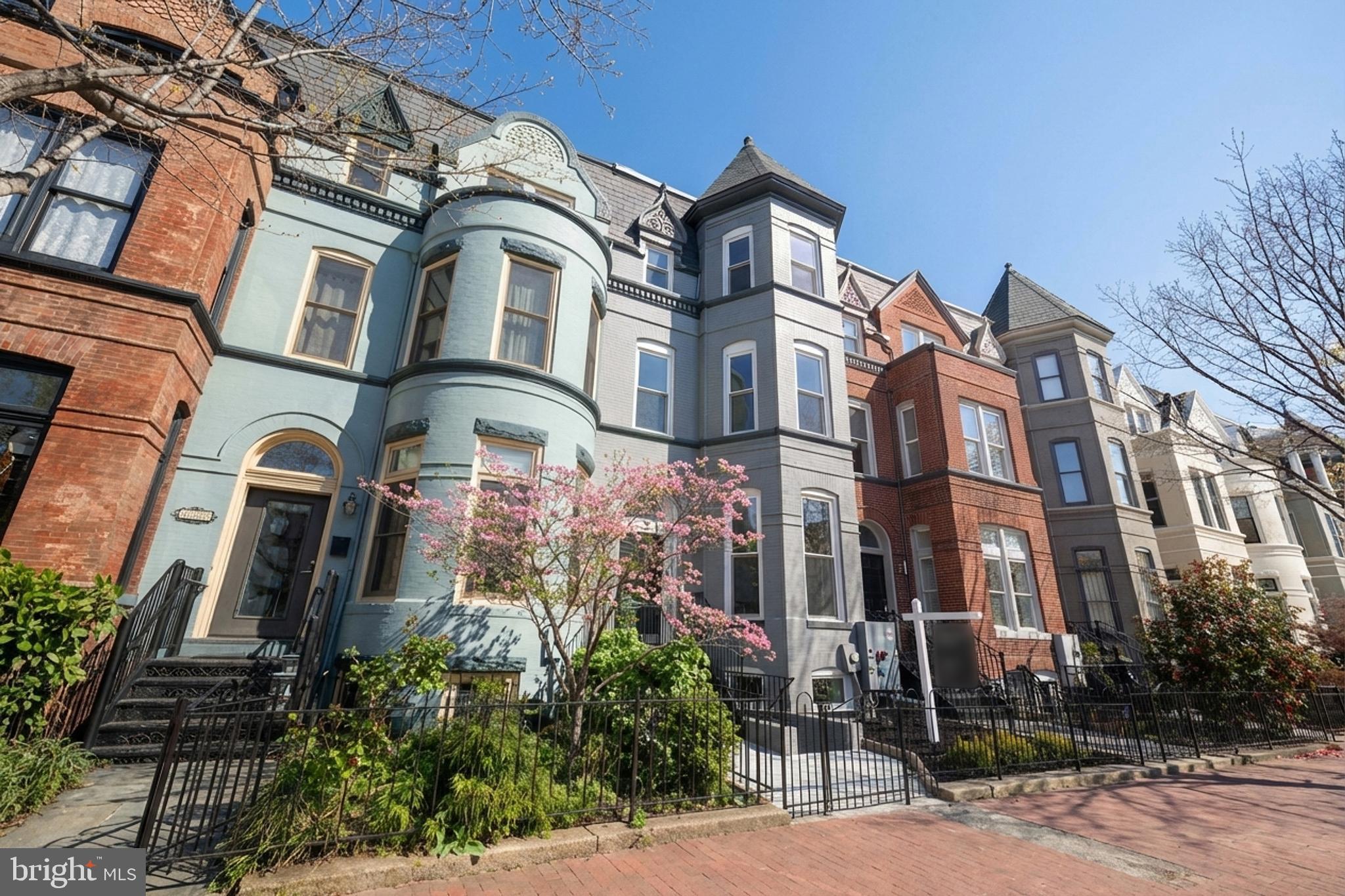 934 T St NW  