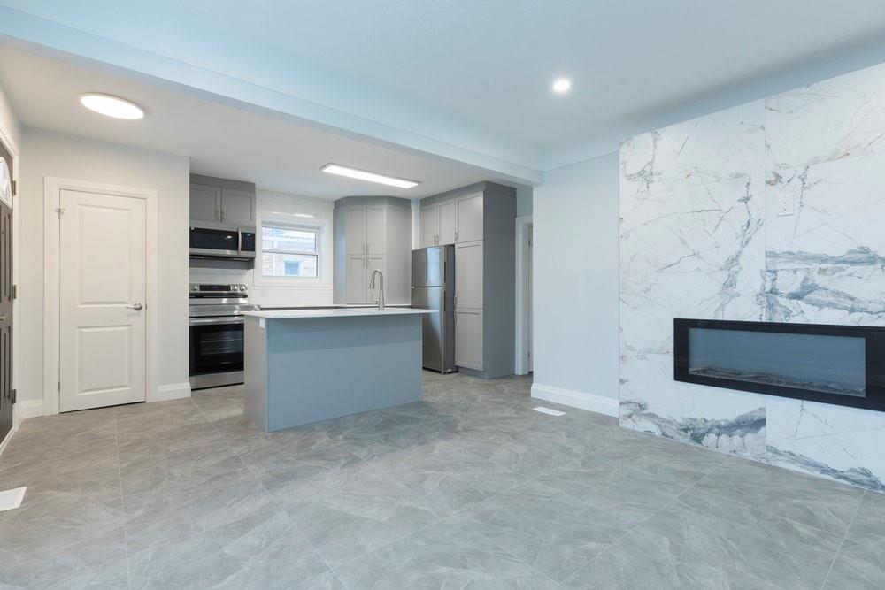 658 UPPER SHERMAN Avenue 1