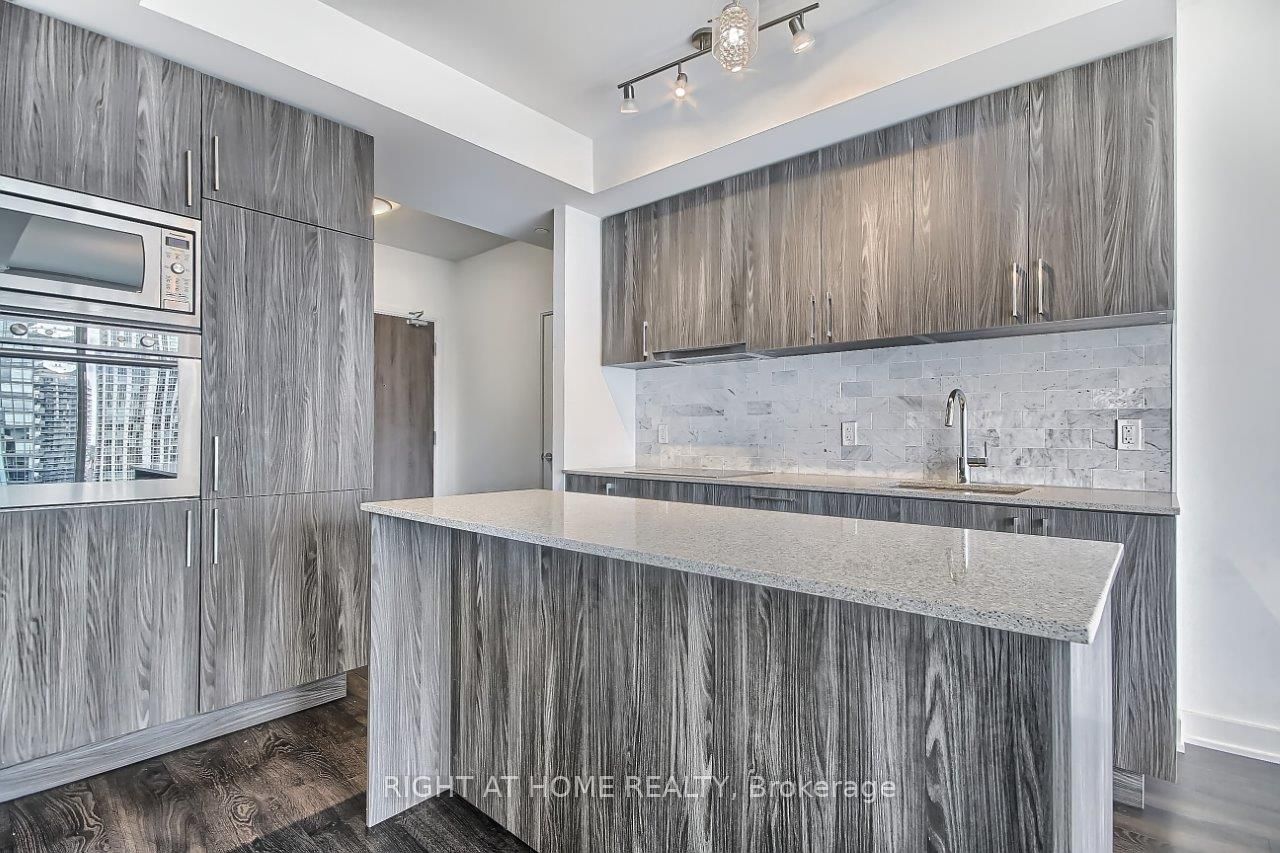 576 W Front St 1506E