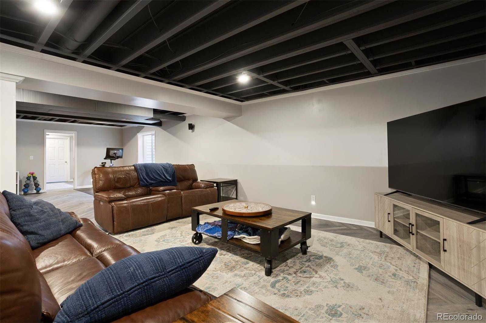 8015 Grady Circle