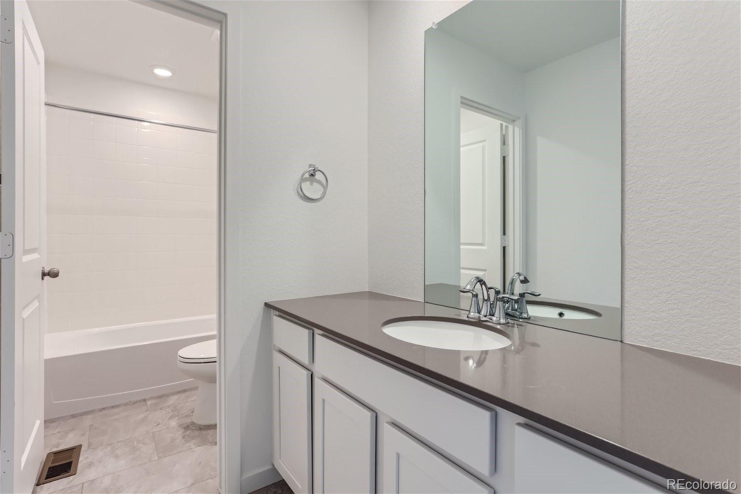 3944 N Picadilly Court