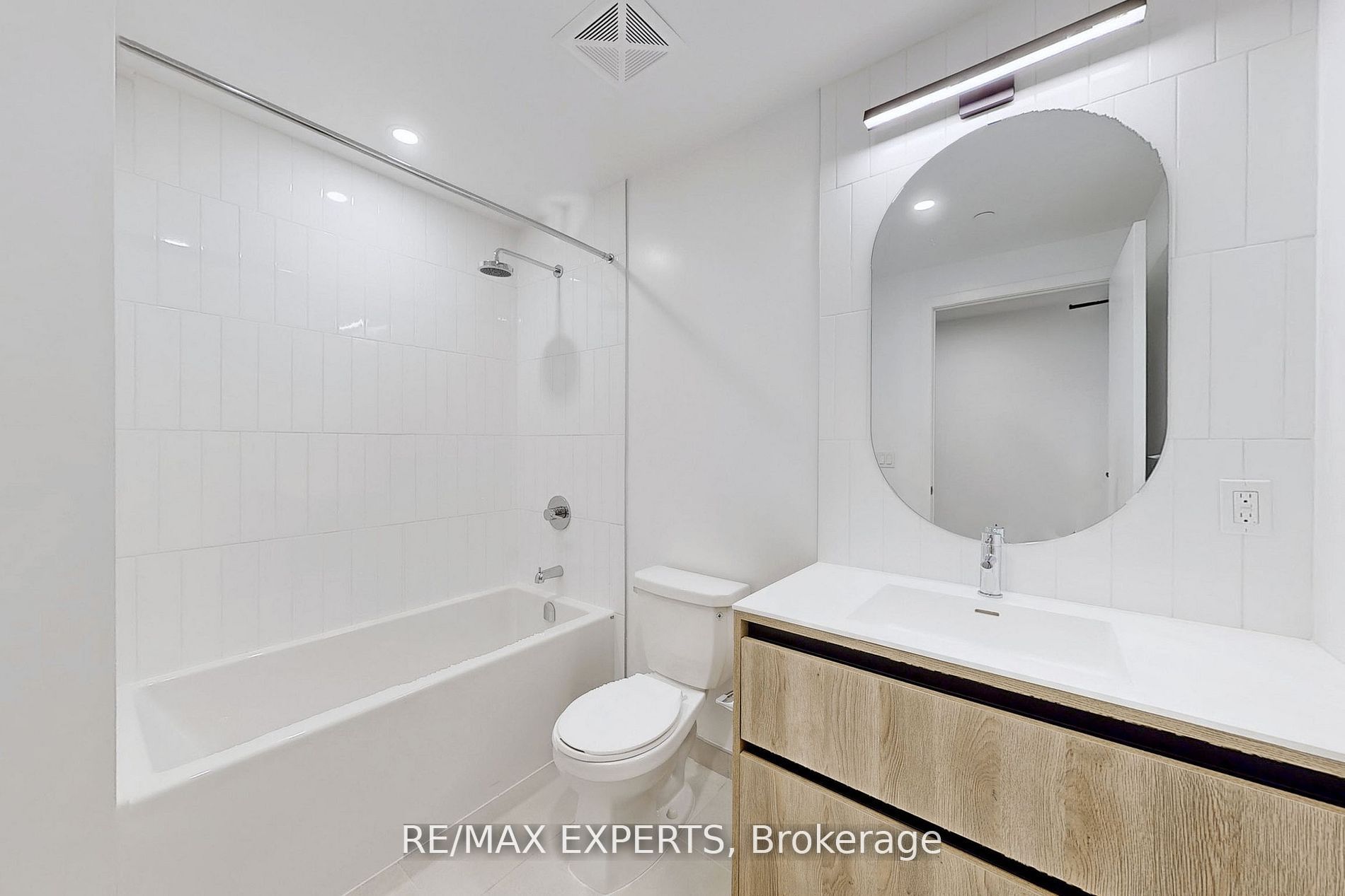 7950 Bathurst St B-808