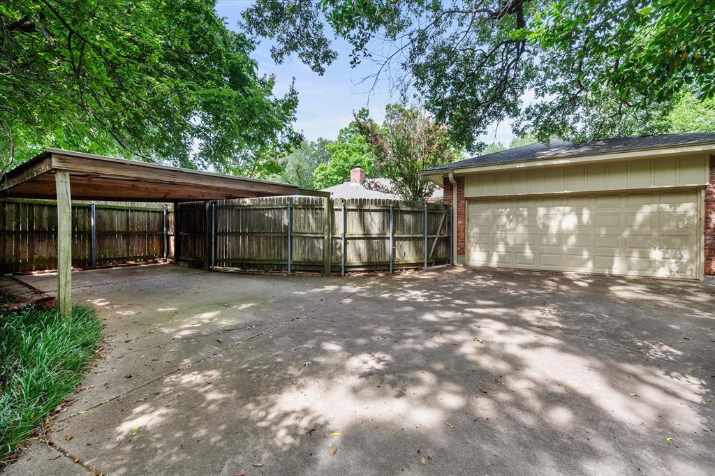 1101 Greenbriar Lane