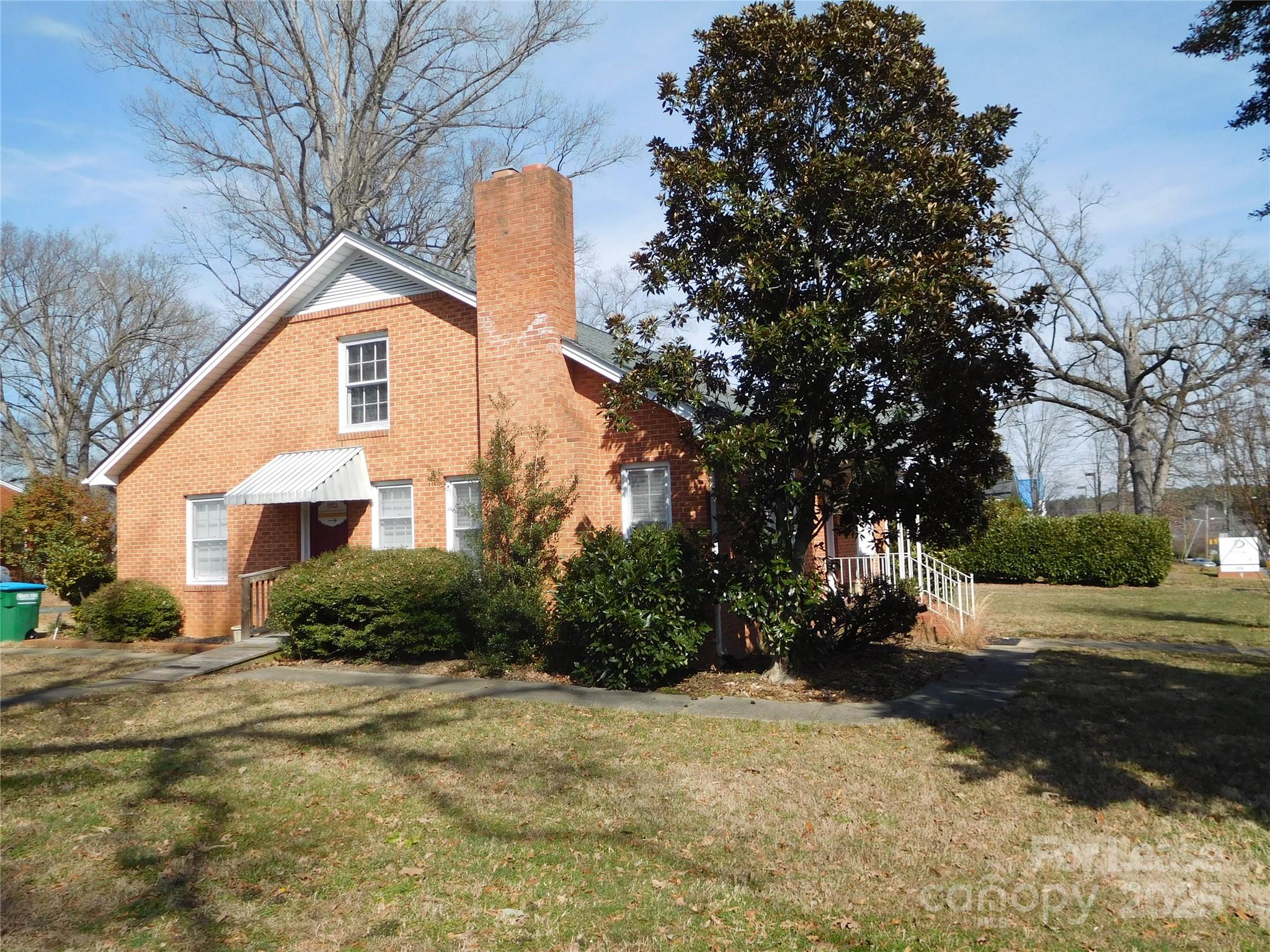 412 S Sutherland Avenue