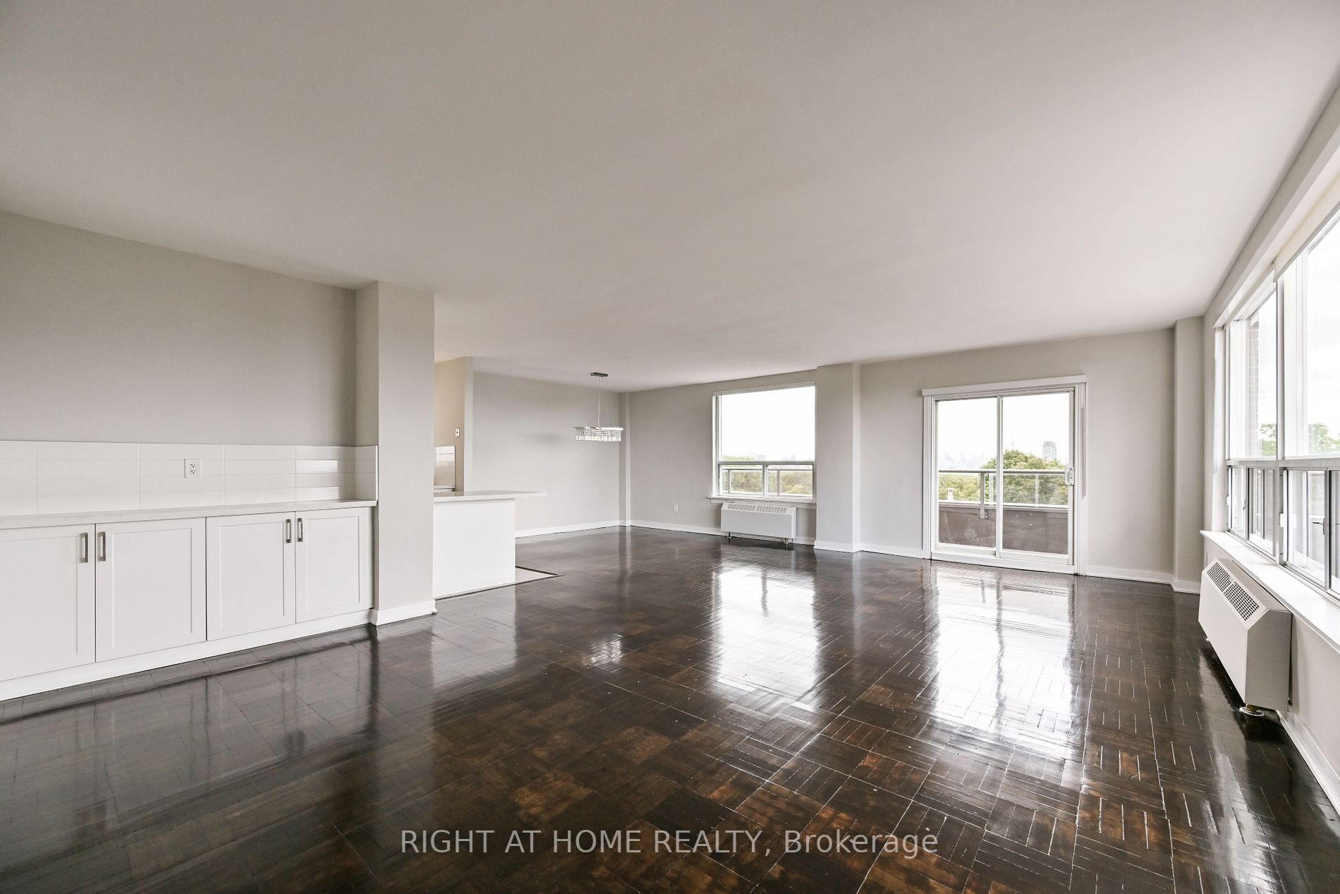 780 W Eglinton Ave 606