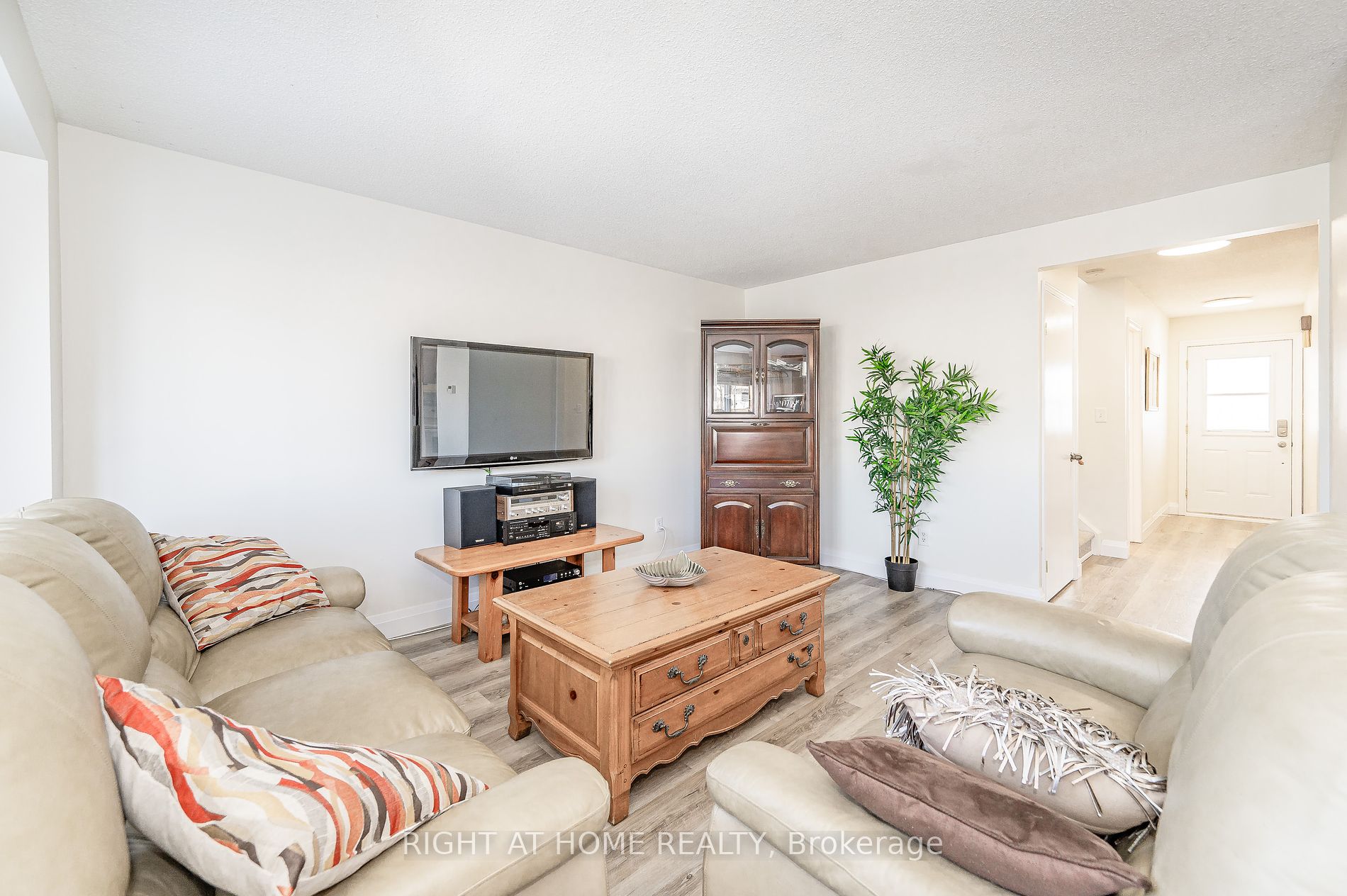 2211 Manchester Dr