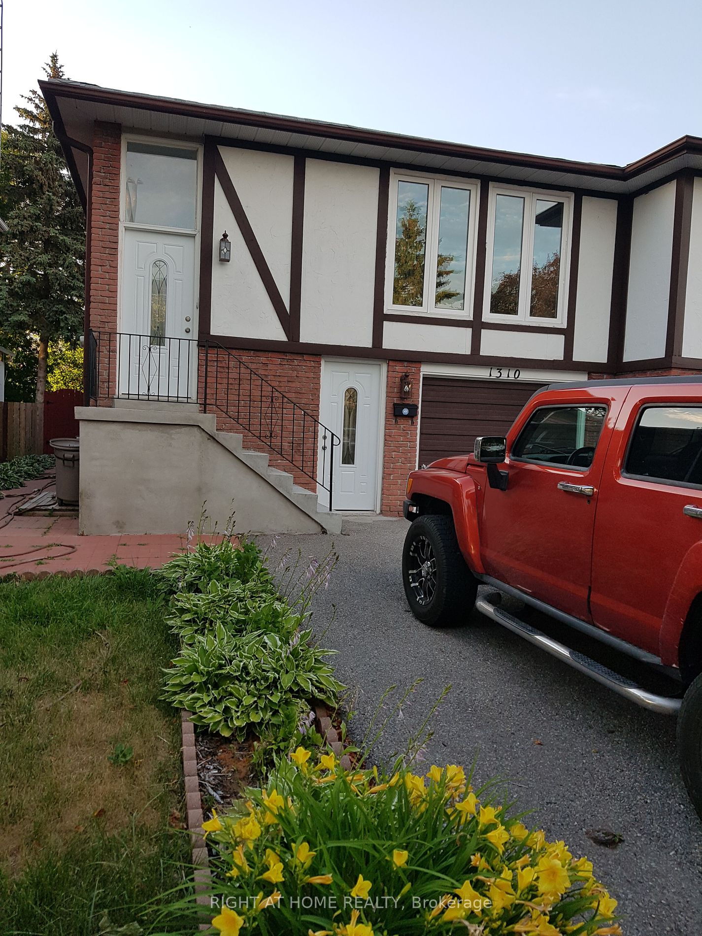 1310 Luna Crt Upper