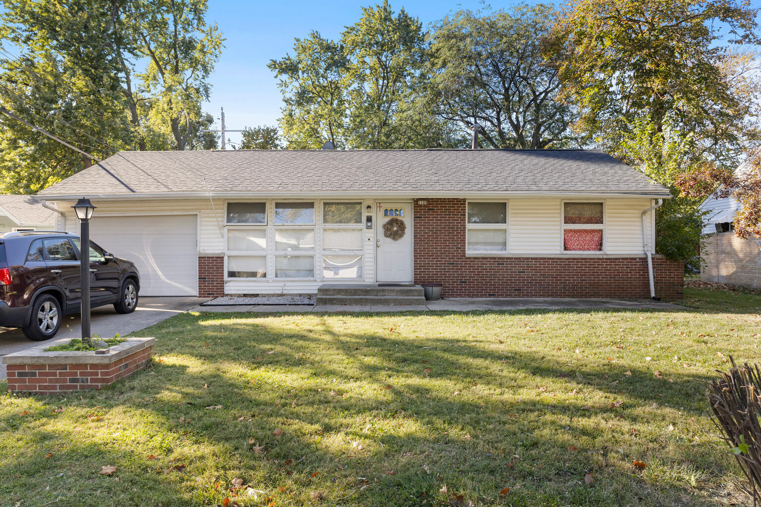 1105 W Beardsley Avenue