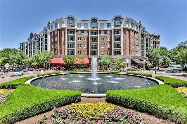 Spacious 1 Bedroom Condo in the heart of SouthPark. Walk to restaurants, shopping, Pops in the Park, Right beside South Park Mall. Large Walk in Closet, abundant natural lighting, Stainless appliances, ample cabinets and breakfast bar. Granite counters, Renovated master Bath. Covered balcony. Don't forget the Roof Top terrace with pool, grills, outdoor fireplace. This unit is ideal to walk trash across the hallway to the trash chute.