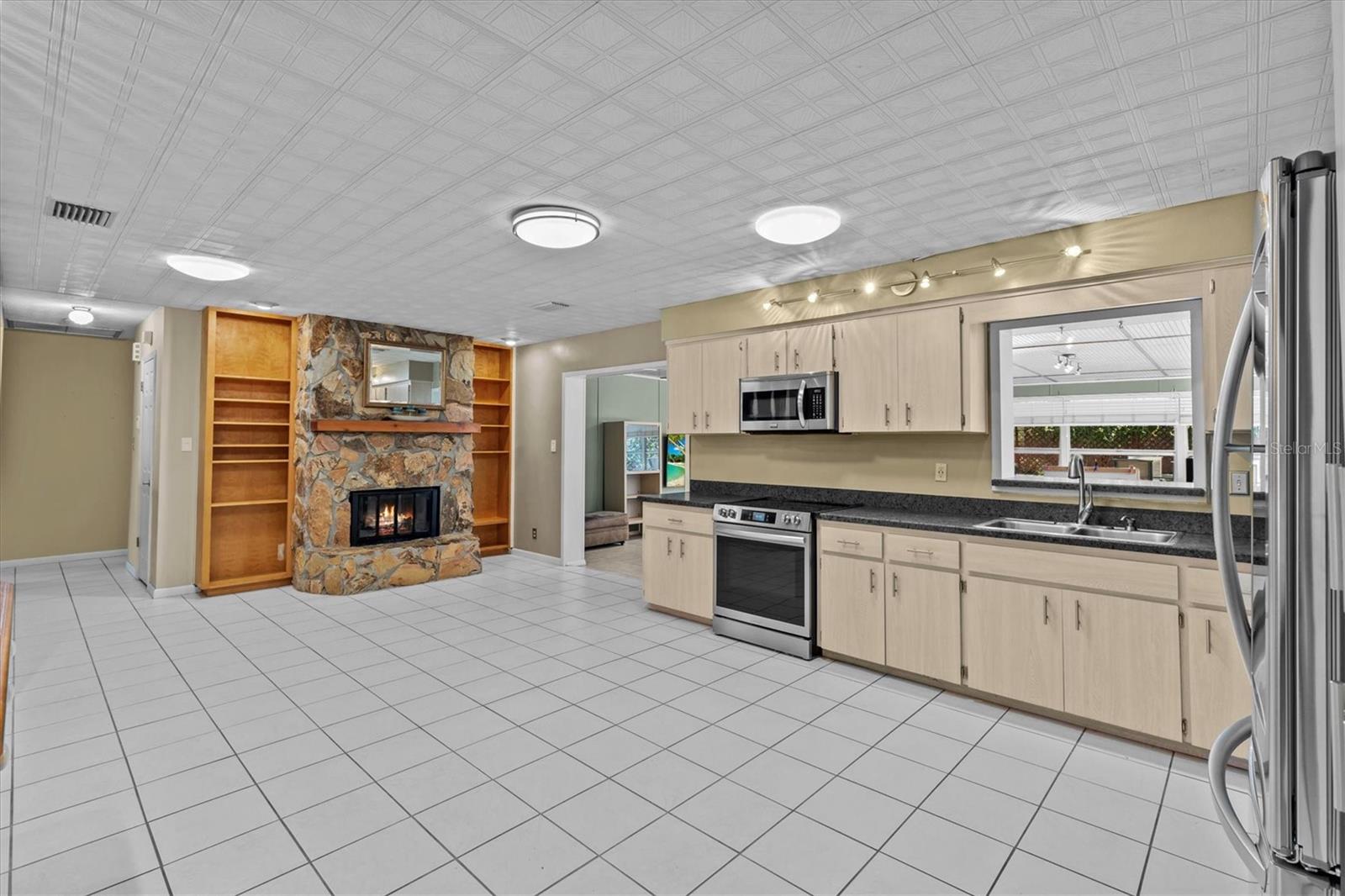 2207 Boxwood Way