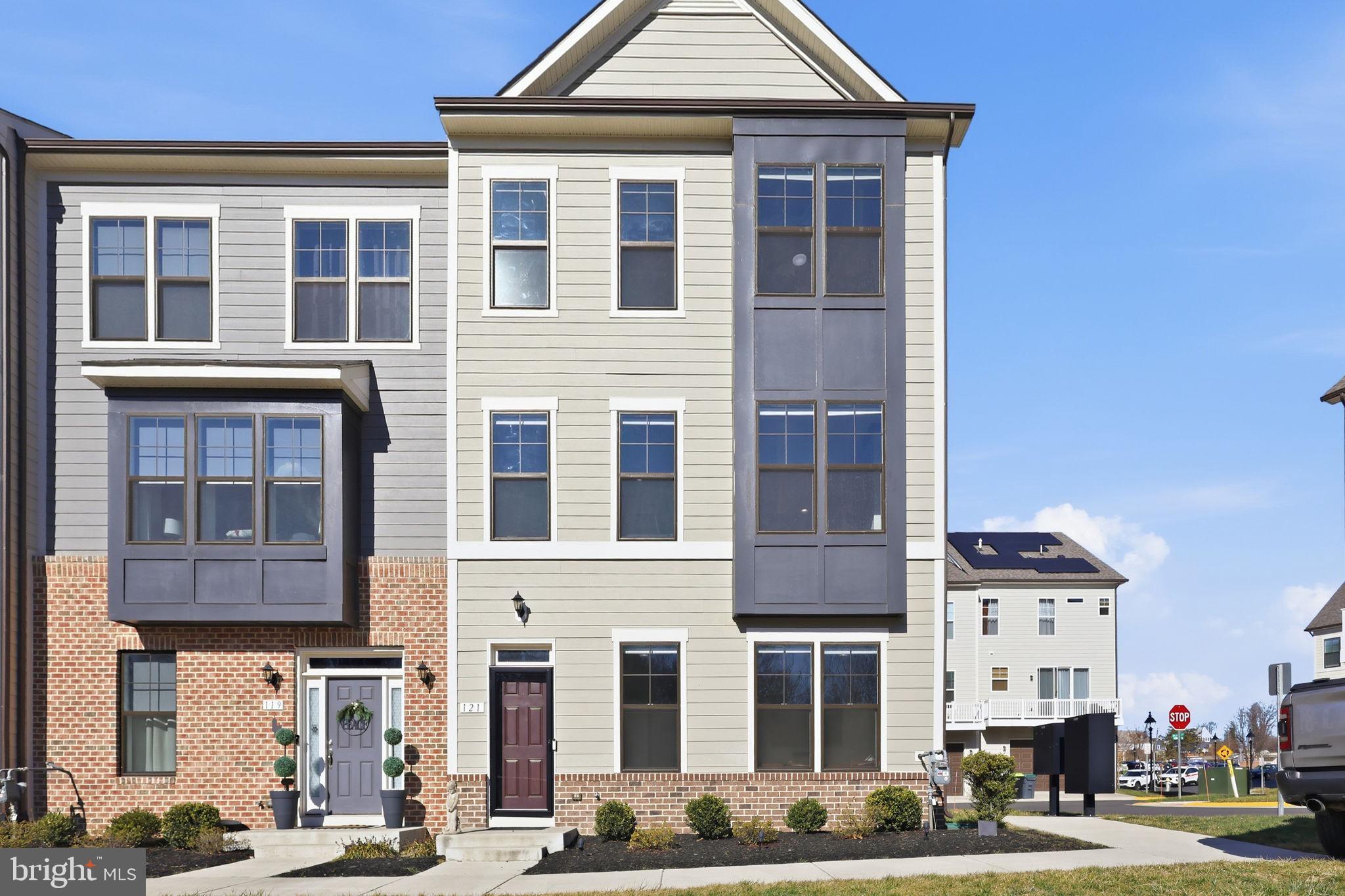 121 Kinross Lane