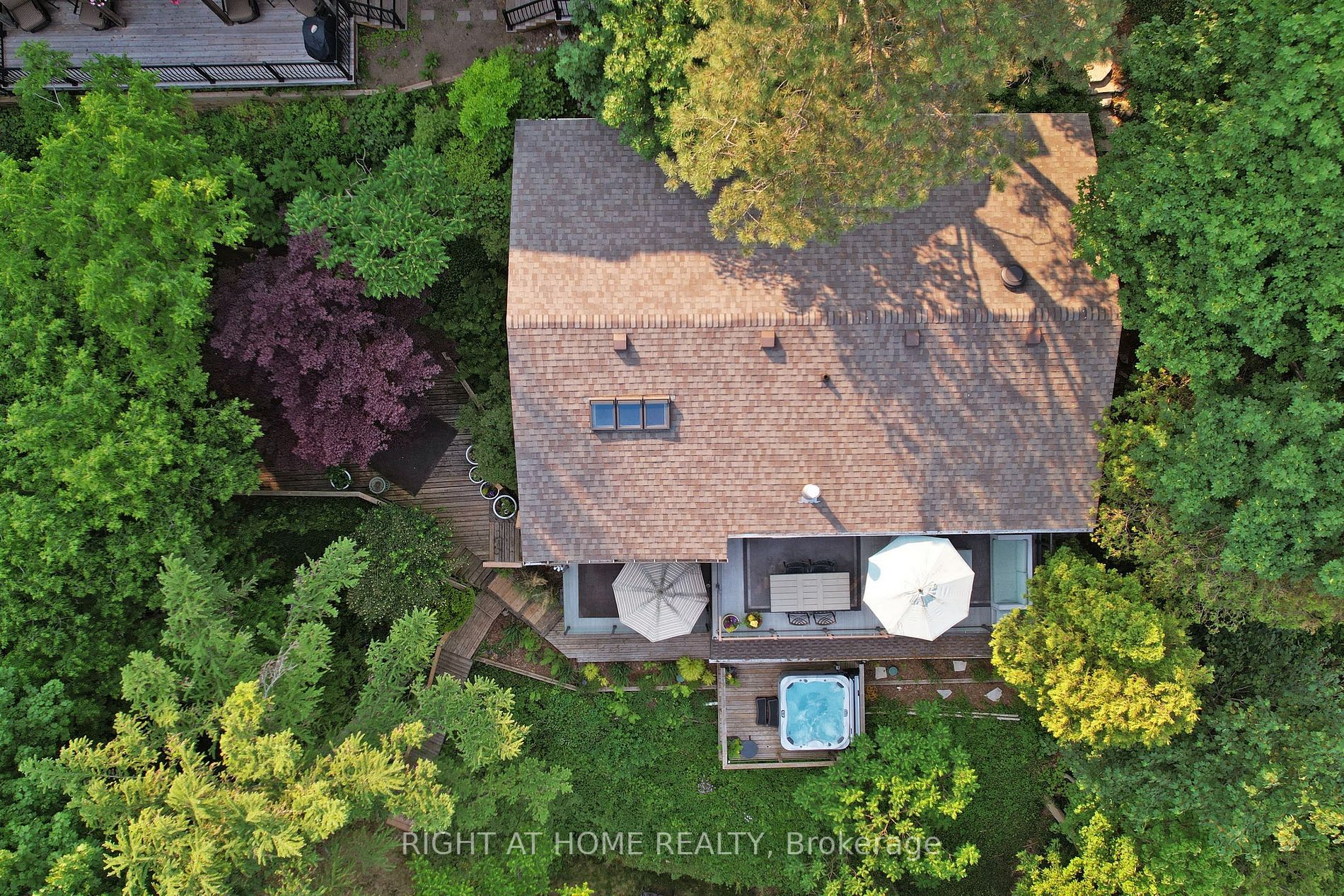 868 Danforth Pl