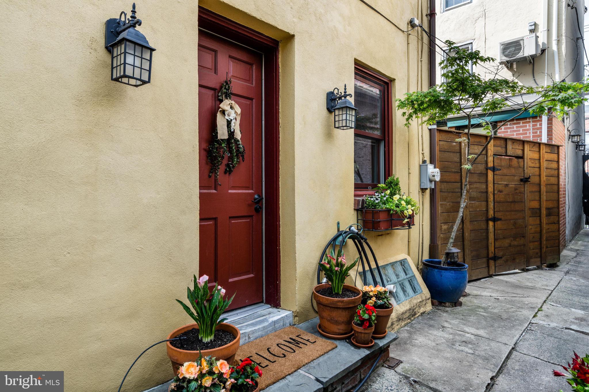 2210R Naudain Street