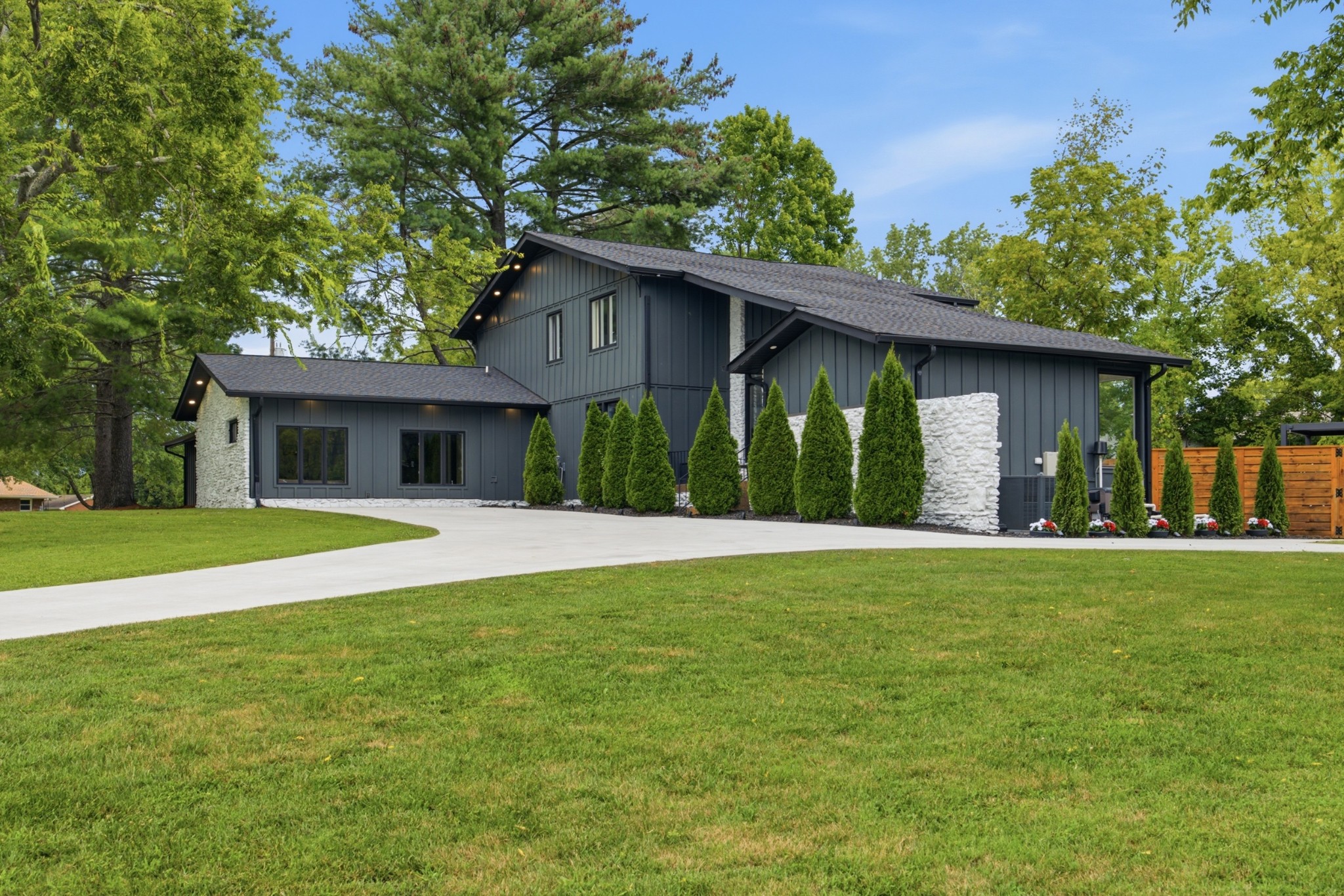 207 Bluegrass Dr