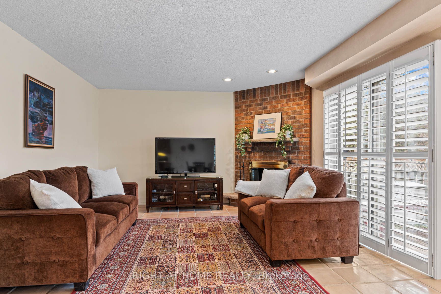 56 Crystal Dr