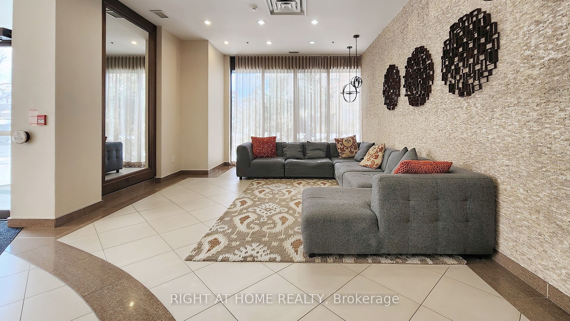 760 W Sheppard Ave 212