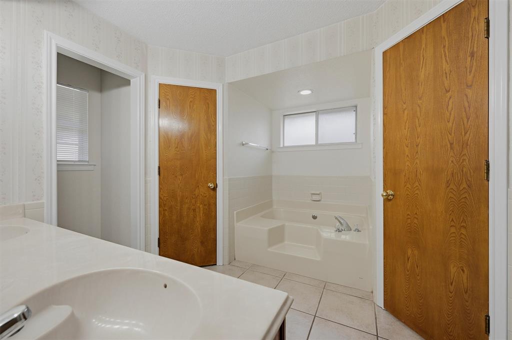 742 S Valentine Drive