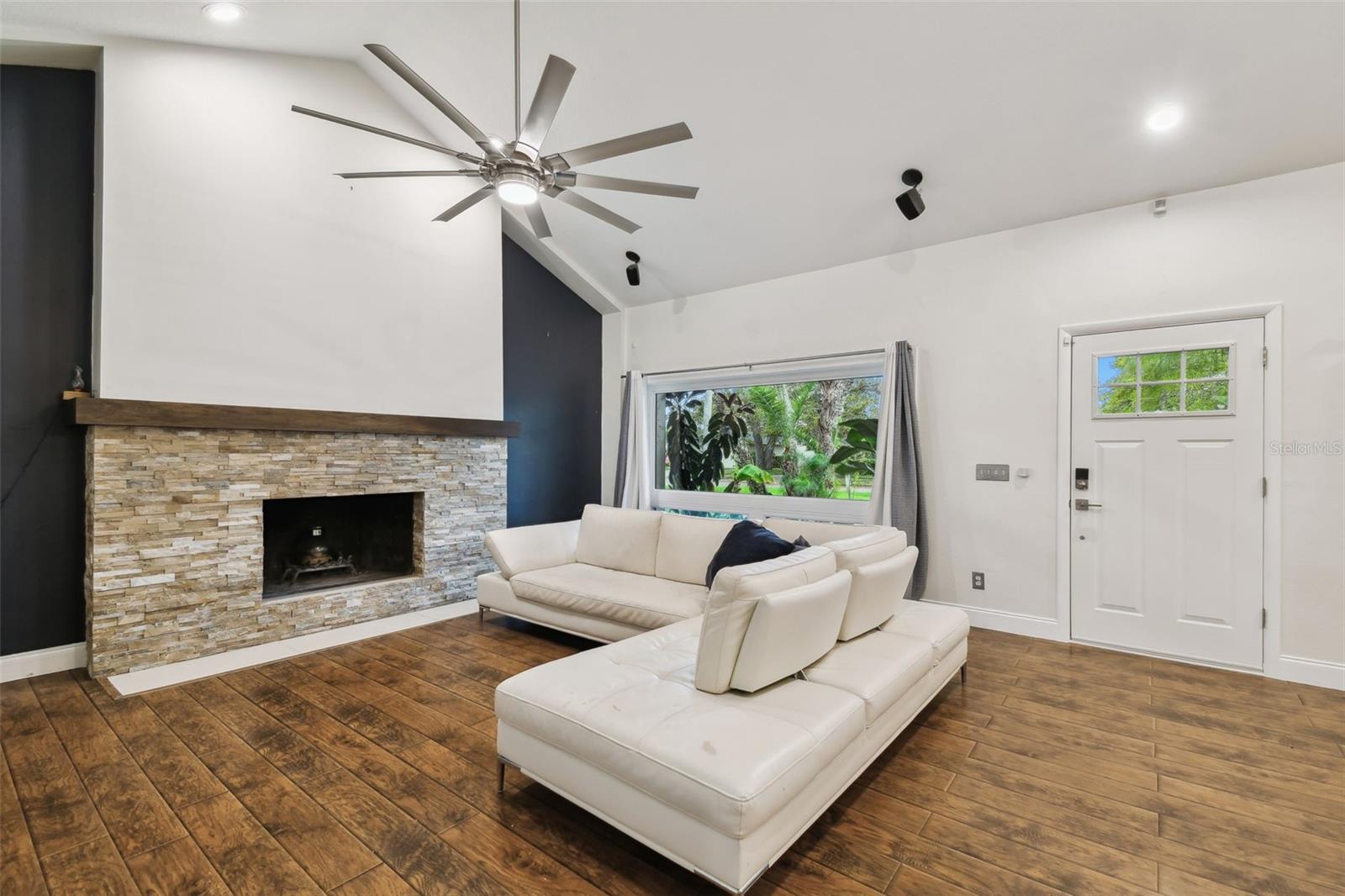 6109 Schooner Way