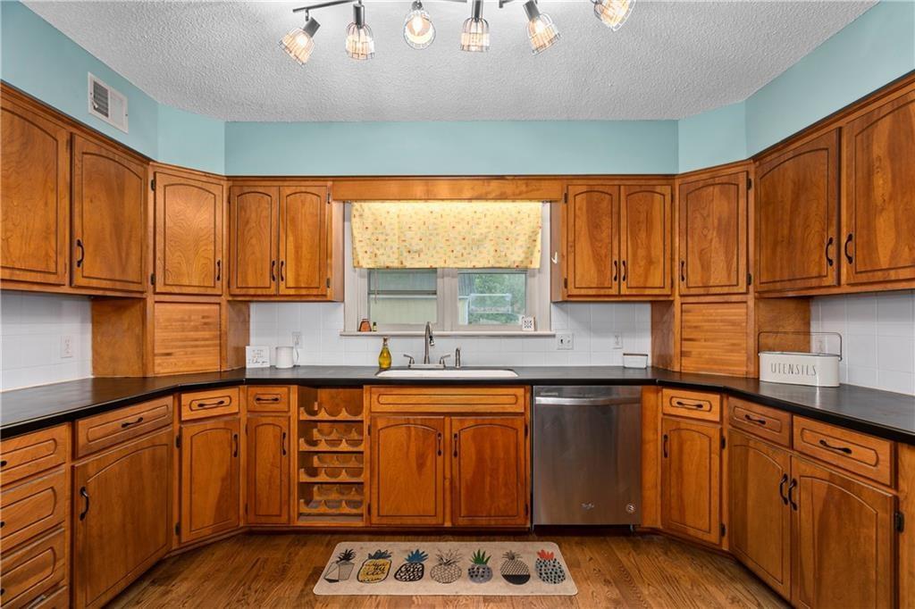 15975 Chieftain Road