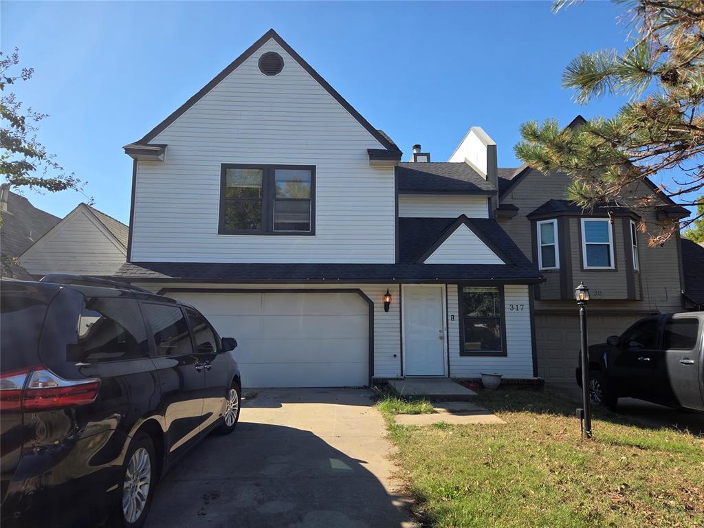 Move-In Ready Townhome in Edmond!
Looking for a beautiful place to call home? This Edmond townhome has everything you need and more!

Highlights:
Spacious family room with vaulted ceiling, fireplace & wet bar perfect for entertaining!
Gorgeous kitchen with solid-surface countertops, wood cabinets, pantry & wood plank floors
Three large bedrooms & two full baths upstairs
Convenient half bath downstairs
Private fenced backyard with no neighbors behind 
Beautiful wood flooring in the entryway

No pets
No smoking inside the property
Tenants are responsible for all utilities and lawn care.

Ready to move in and enjoy Edmond living at its best!
Message for details or a private showing!