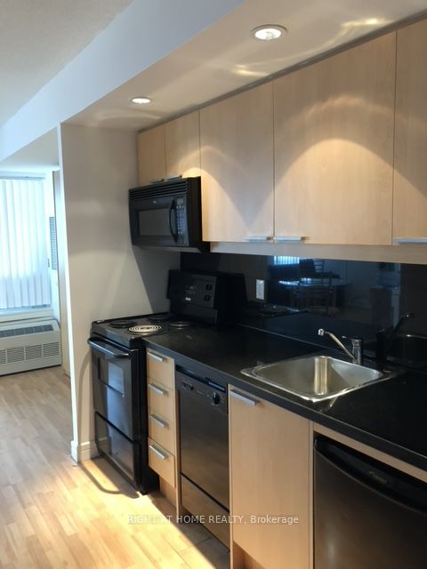 19 Avondale Ave 210