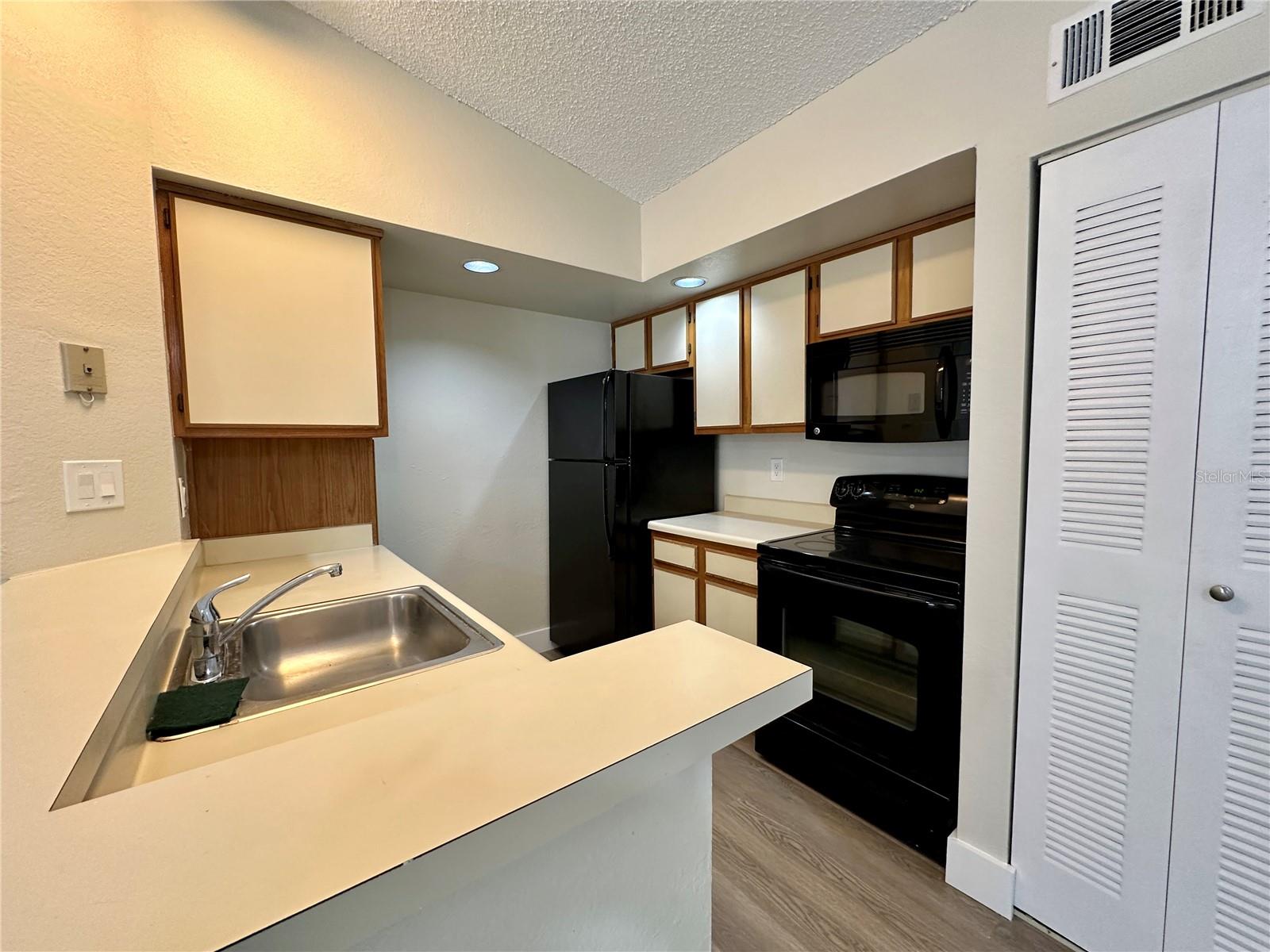4504 Commander Drive 1835
