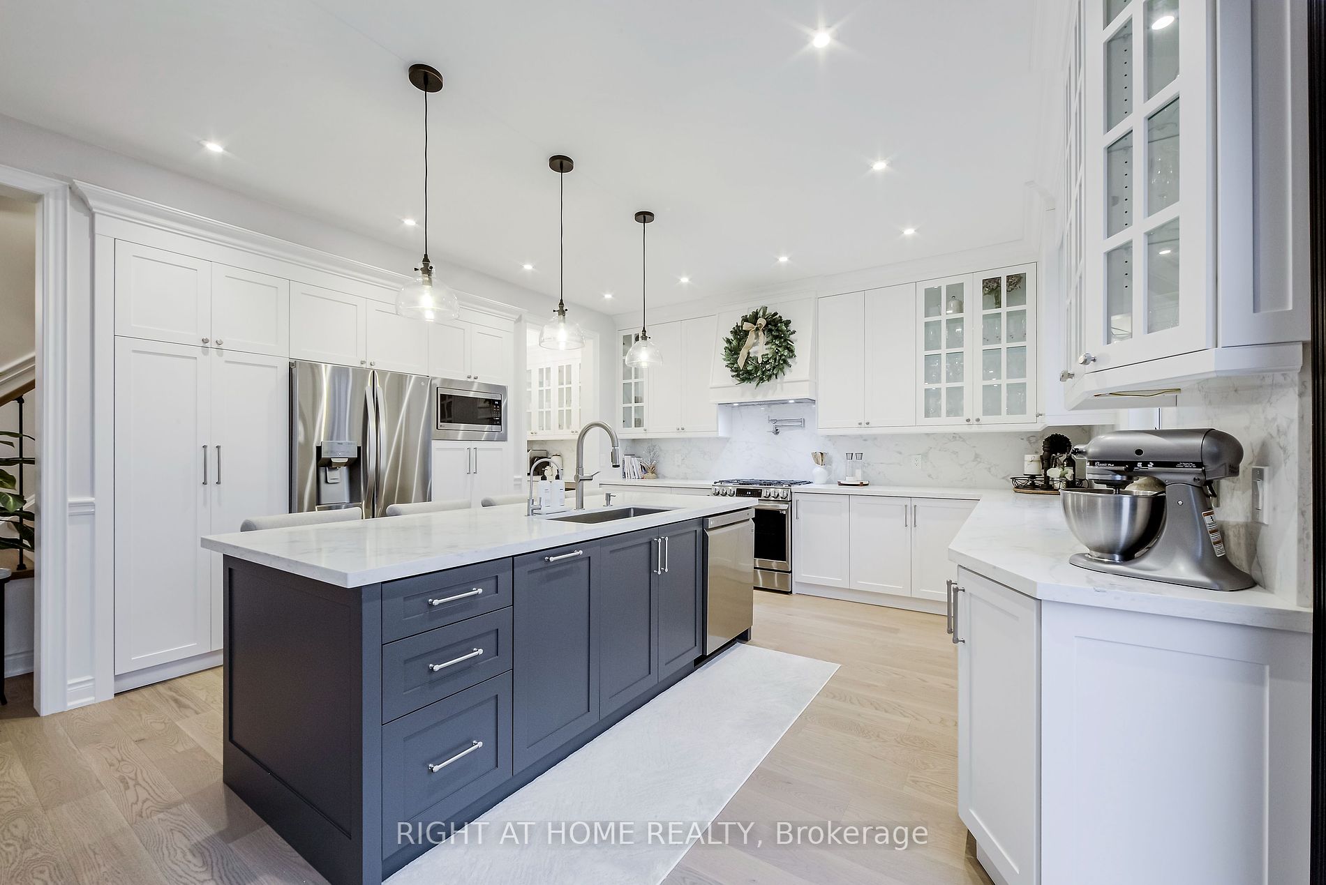 10 Little Rouge Circ