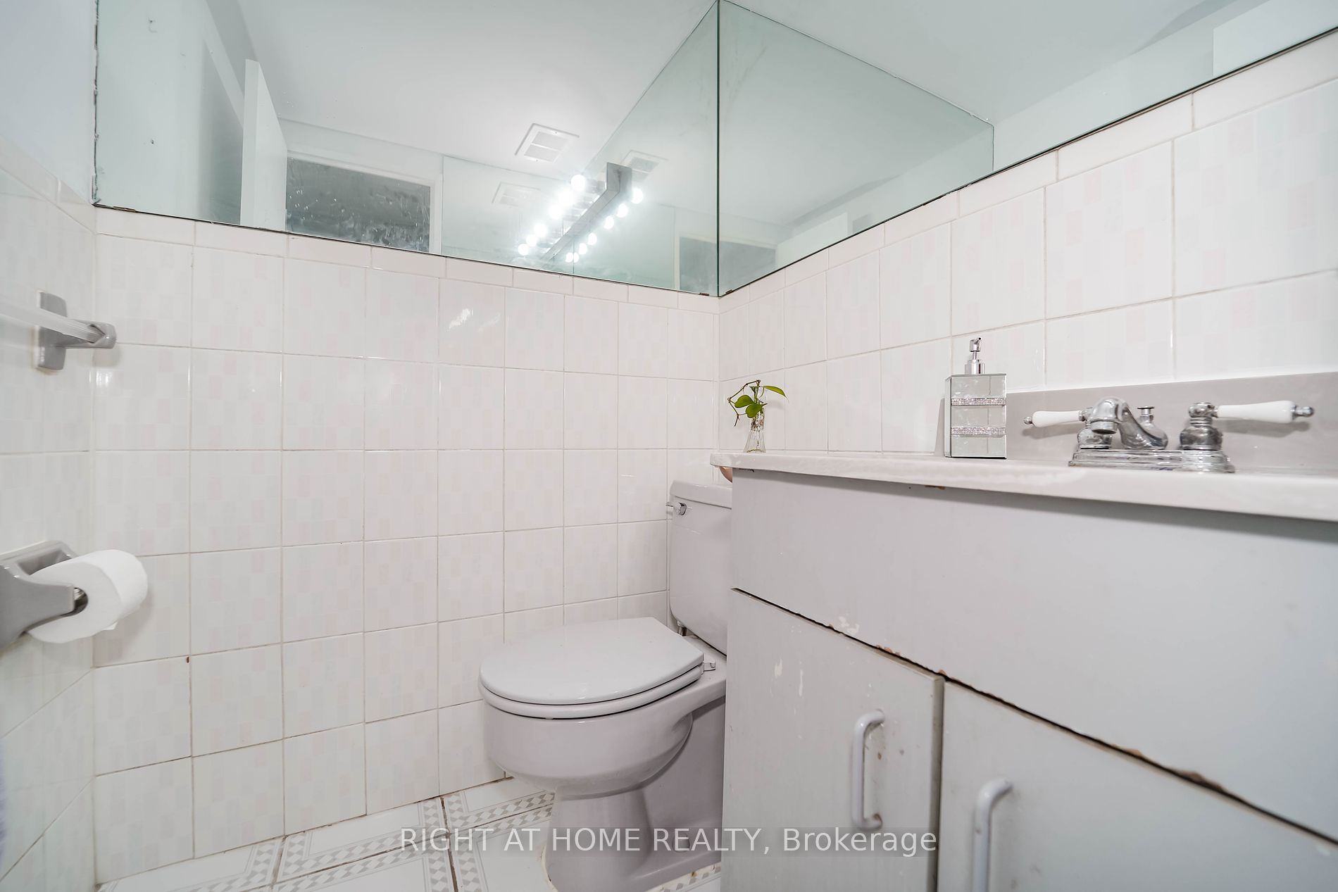 10 Crescent Town Rd 303