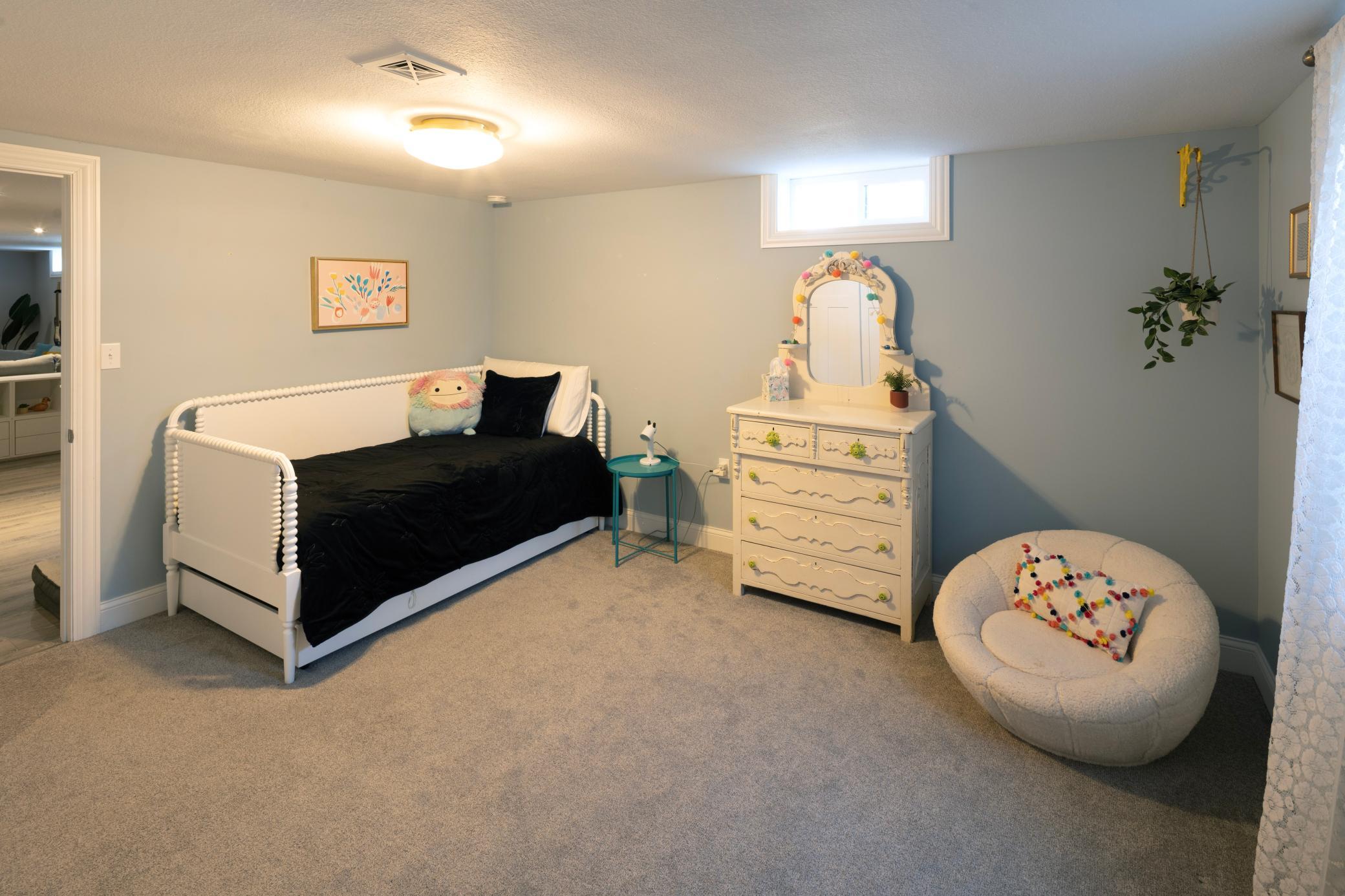 2420 Dunlap Street N