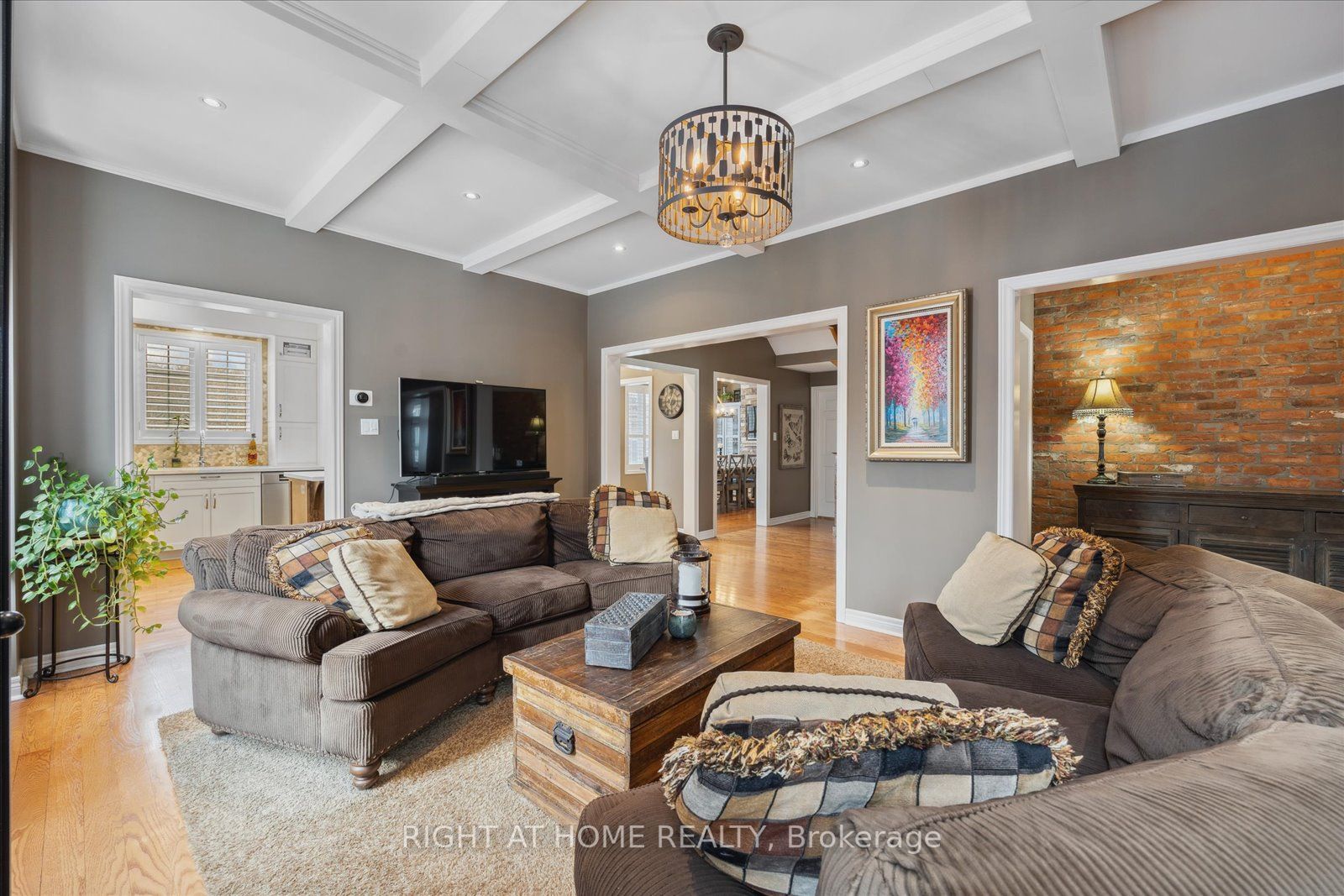 110 Roseborough Dr