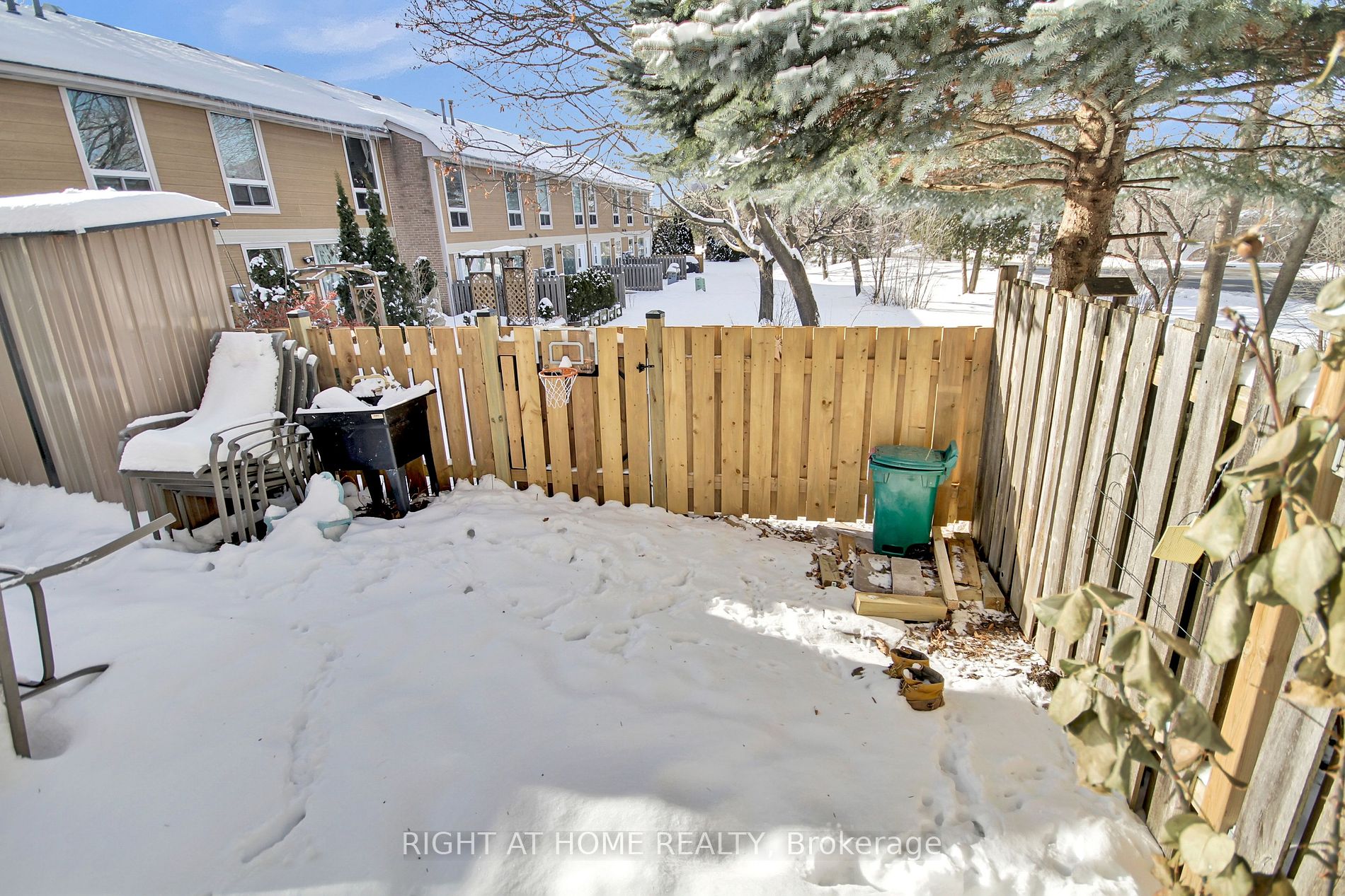 2126 Canberra Pl