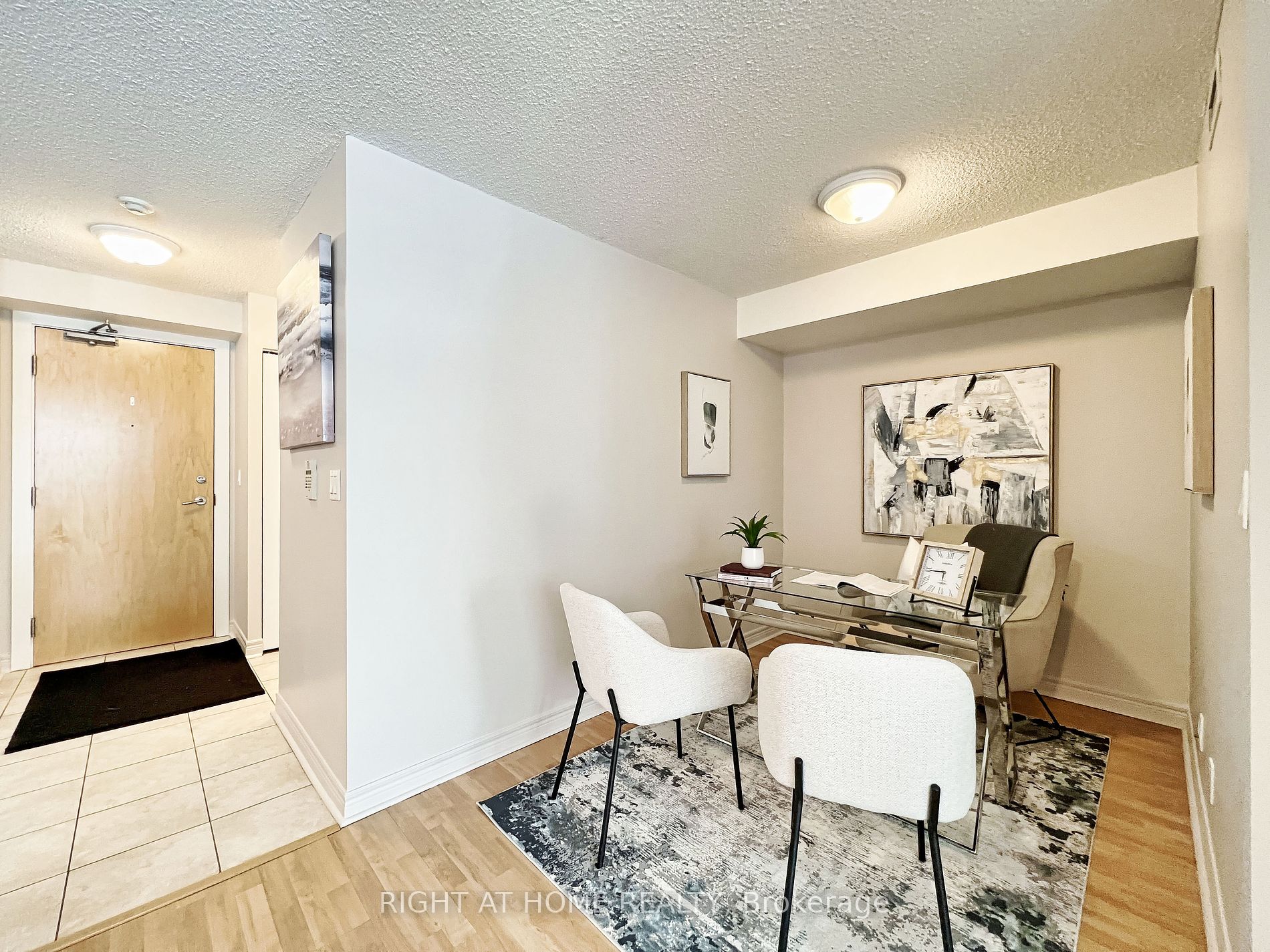 212 E Eglinton Ave 502