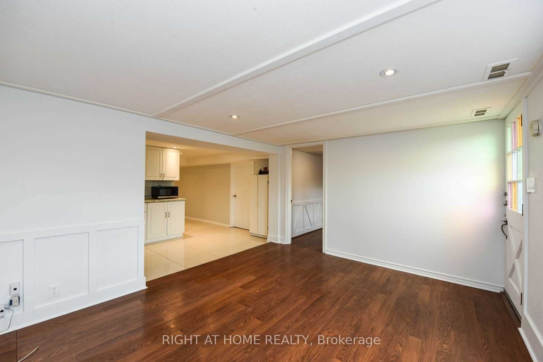 31 Griggsden Ave Lower