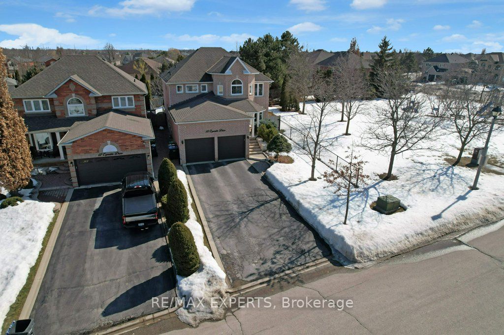 10 Esposito Dr