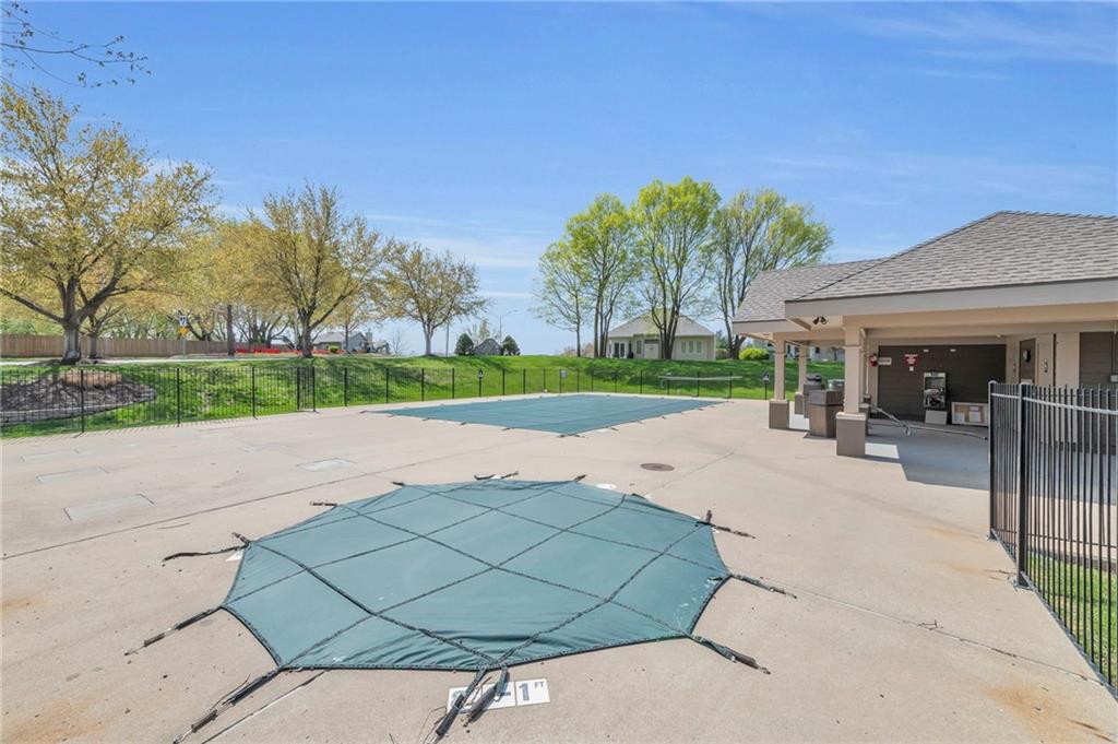 7442 N Sycamore Avenue