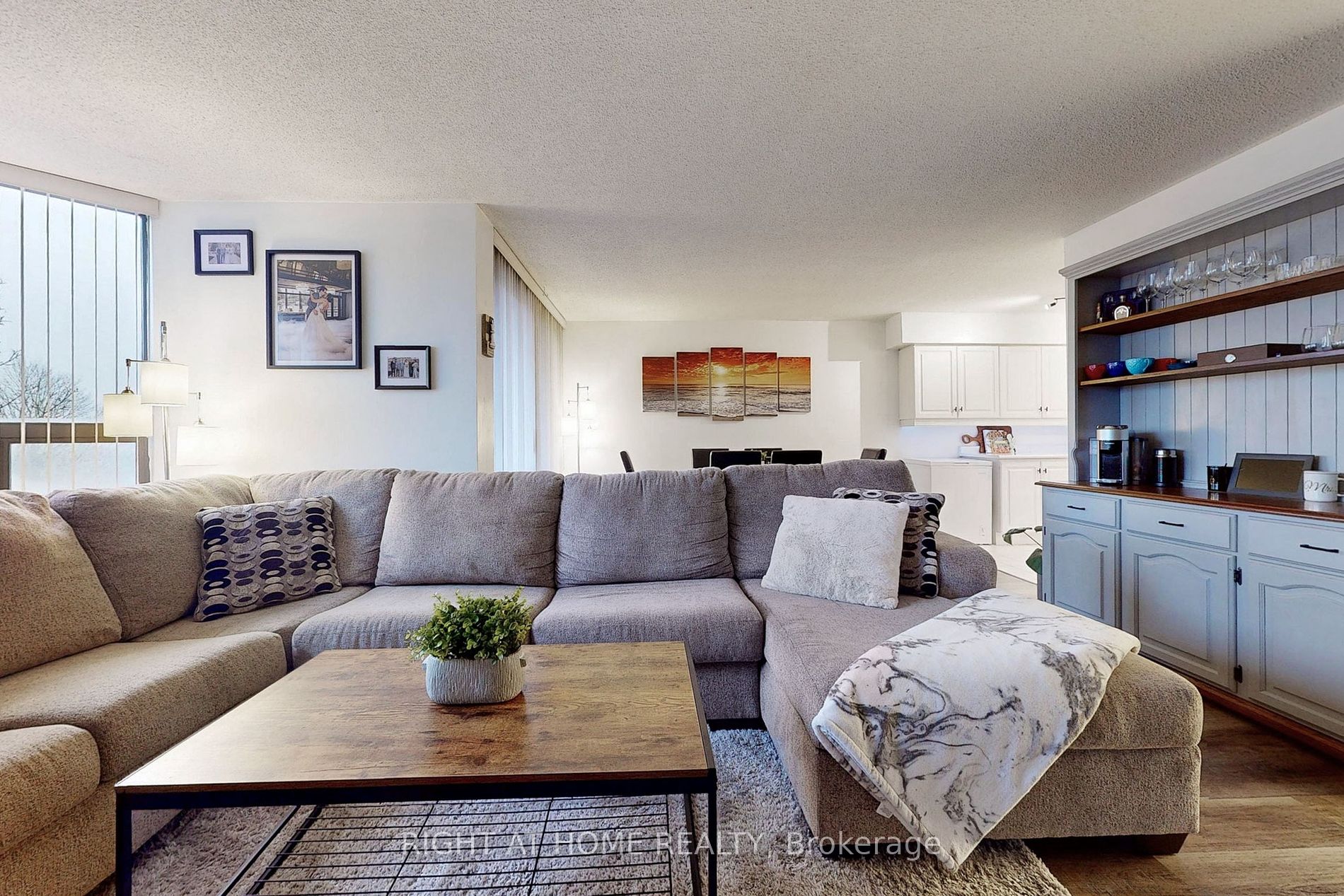 688 Preston Pkwy 403