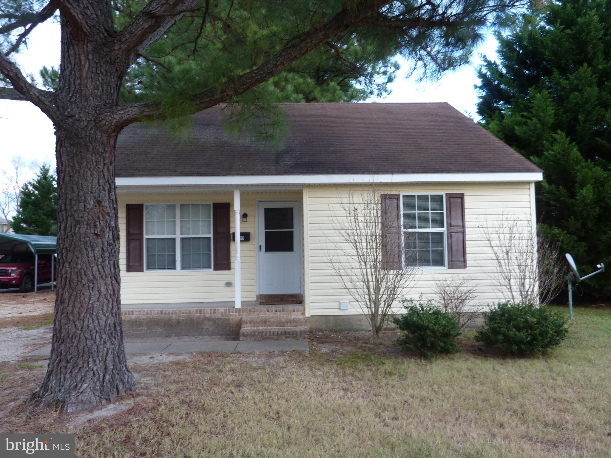 Single-story house located near Doverdale Park, just off Priscilla Street. The house has an open living room with kitchen and dining area, laundry closet, three bedrooms, and one bathroom. Appliances include refrigerator, electric stove, range-hood microwave, washer, and dryer. Features include a front porch, central heat and air conditioning, vinyl windows and siding, back yard, and driveway parking. Tenants are responsible for lawn care and utilities (electric, quarterly water/sewer/trash). Available now. Pets allowed, call for details on limits and fees. MINIMUM APPROVAL REQUIREMENTS: Good rental history, net income 3x rent (or housing voucher), credit score 600, and 7 year criminal background check.