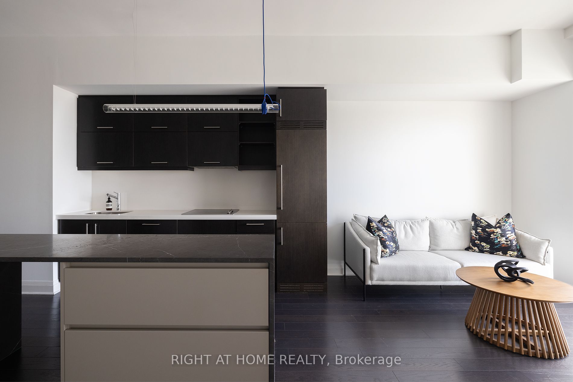 1080 Bay St 5203