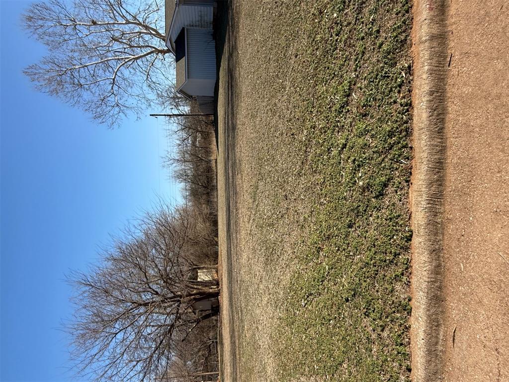Great lot ready for someone to come build their dream home on!
