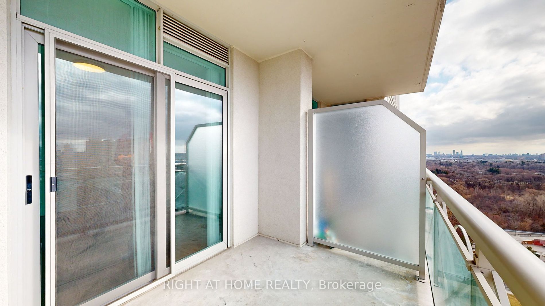 10 Bloorview Pl 1706