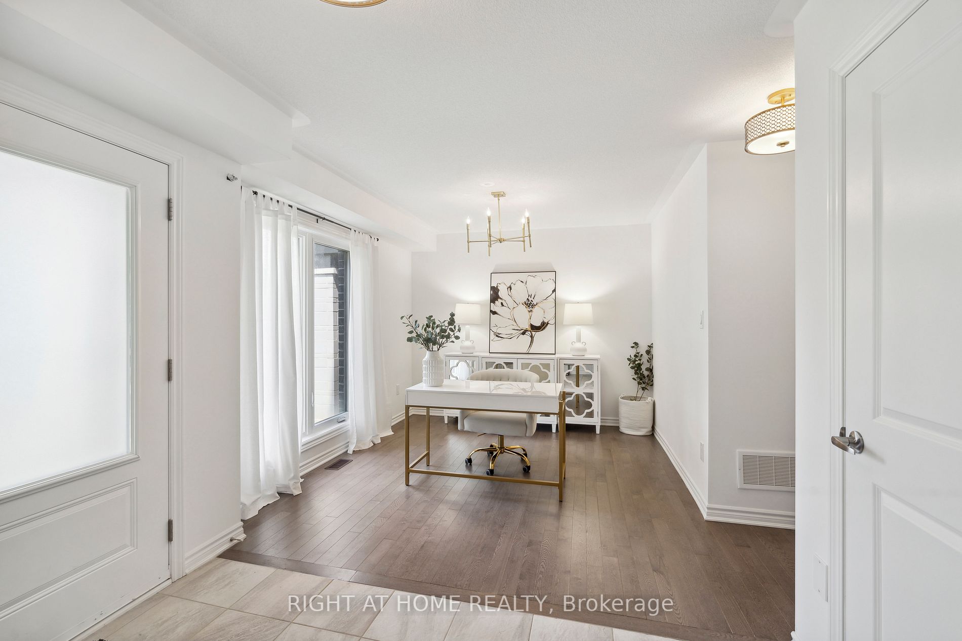 2495 Littlefield Cres
