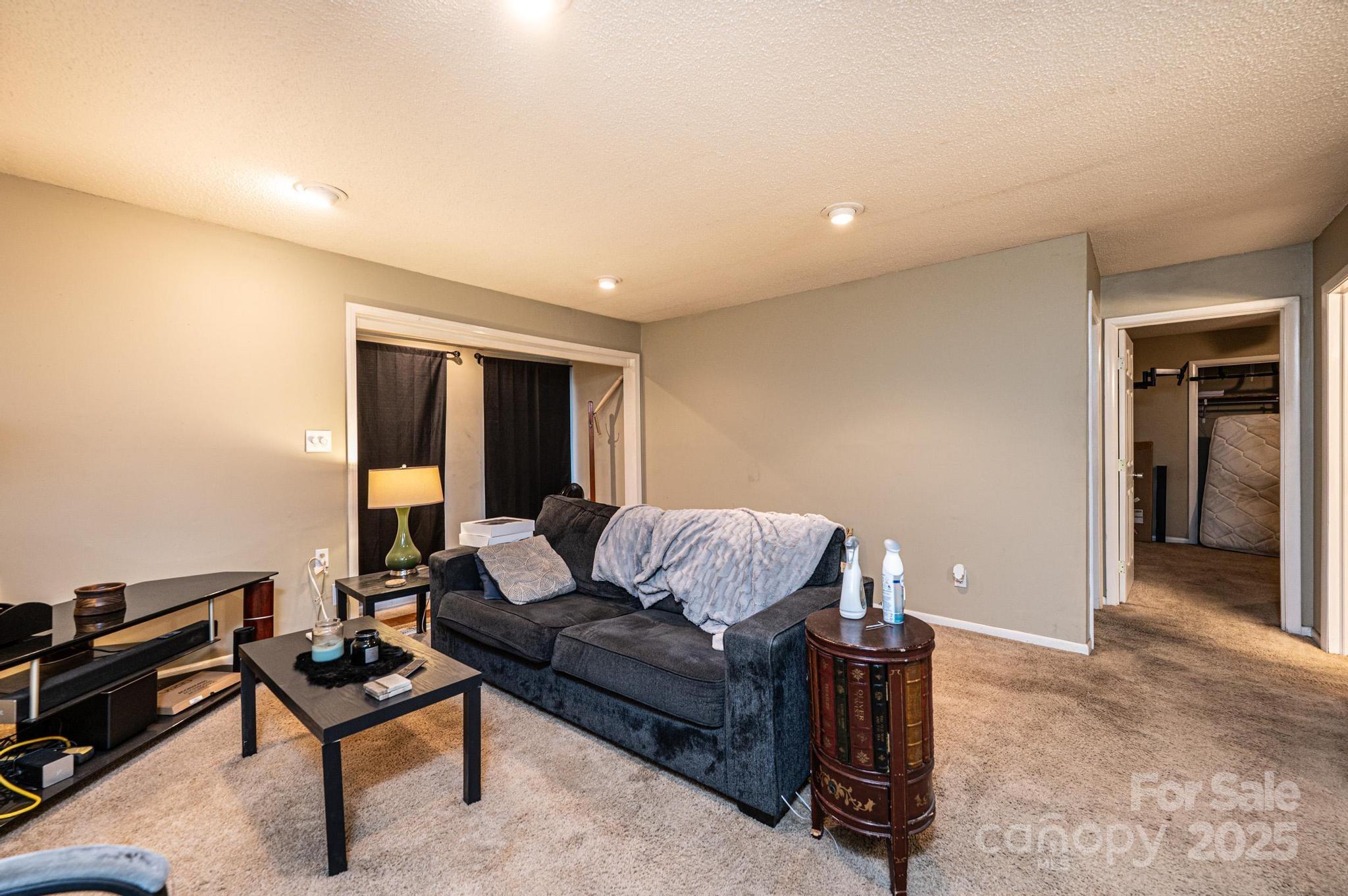 711 Meredith Court SW