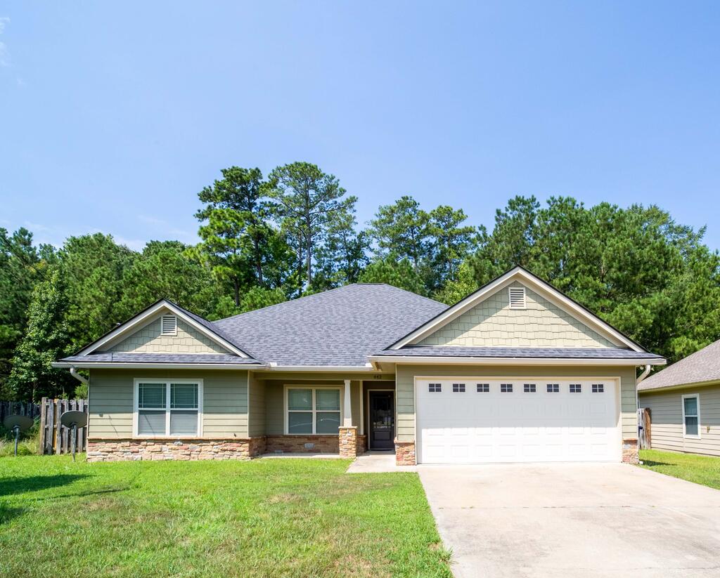 For Rent: 442 Lee Rd 2170 Available: 9/12/26 Square Footage: 1754 Square Meters: 163 Pets: No Pest Control Included: No Features: Bedrooms: 4 Bathrooms: 2 Utilities included: No Stories: No Floor Type: Carpet, Hardwood Fenced Yard: Yes Garage: Yes Convenient Location: Proximity to Ft. Benning, easy access to shopping centers, nearby dining options, entertainment venues in the vicinity