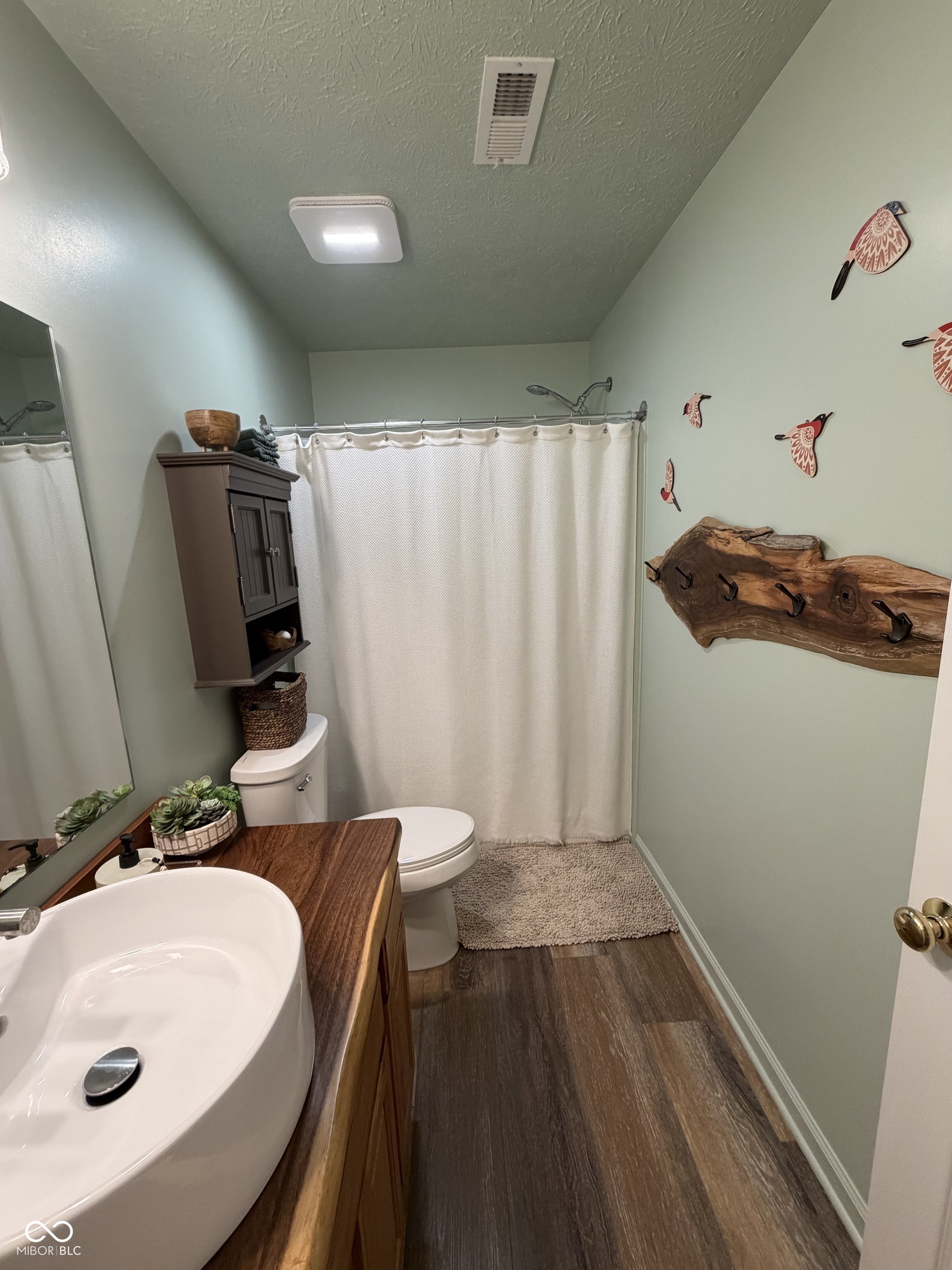 5752 Columbia Circle S