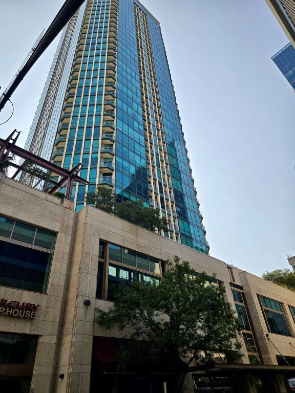 500 Throckmorton Street 2505