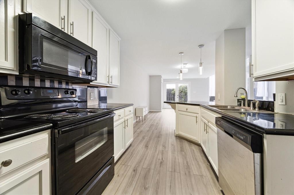 3300 Yorktown Street 13