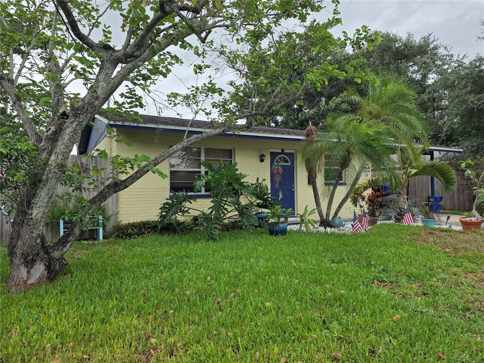 Welcome home to a beautifully maintained 3-bedroom, 2-bath pool home offering the perfect blend of comfort and convenience. Enjoy sunny Florida living with a private pool, spacious living areas, and a location that puts schools, shopping, dining, and entertainment just minutes away. Quick access to I-275 makes commuting easy, and you’re only a short drive from airports and world-class beaches.
