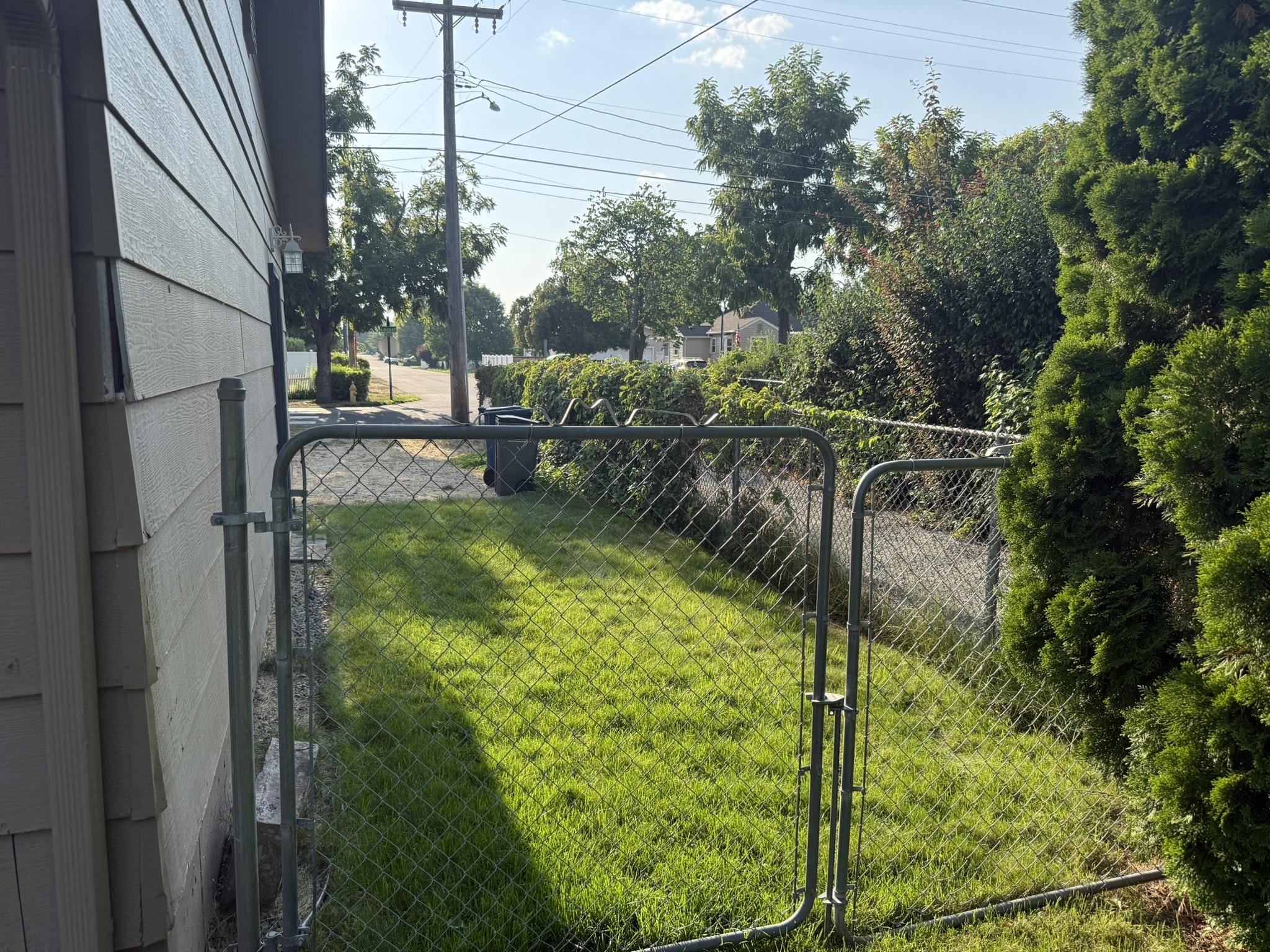 920-922 N Locust Rd
