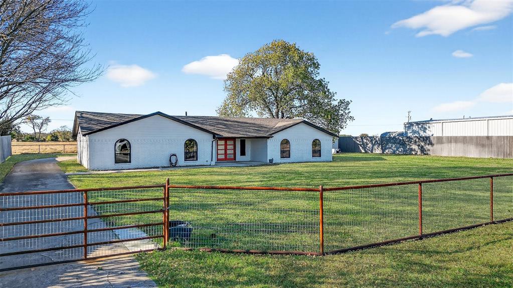 616 E Bells Boulevard