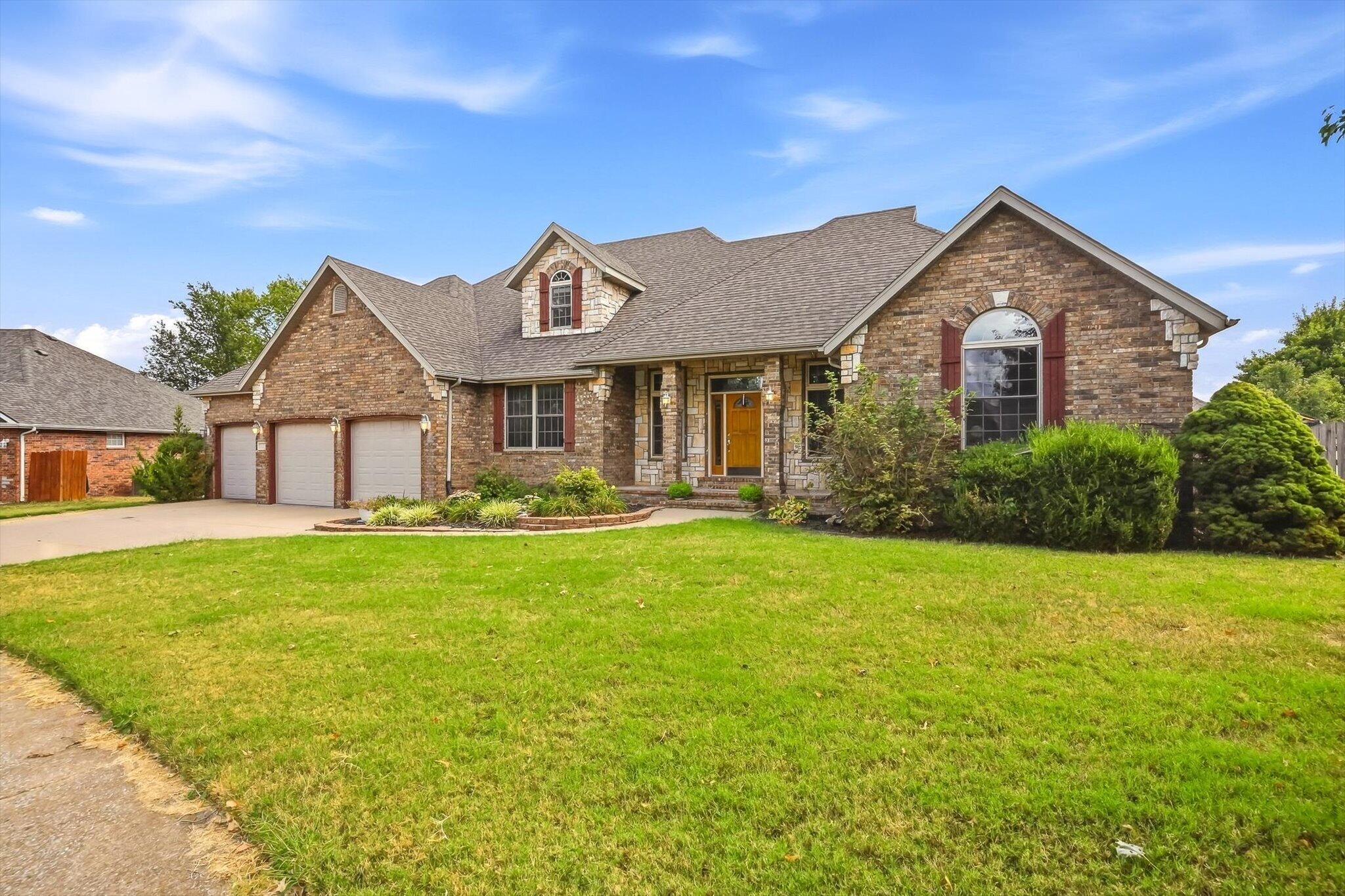 1002 E Rachael Drive